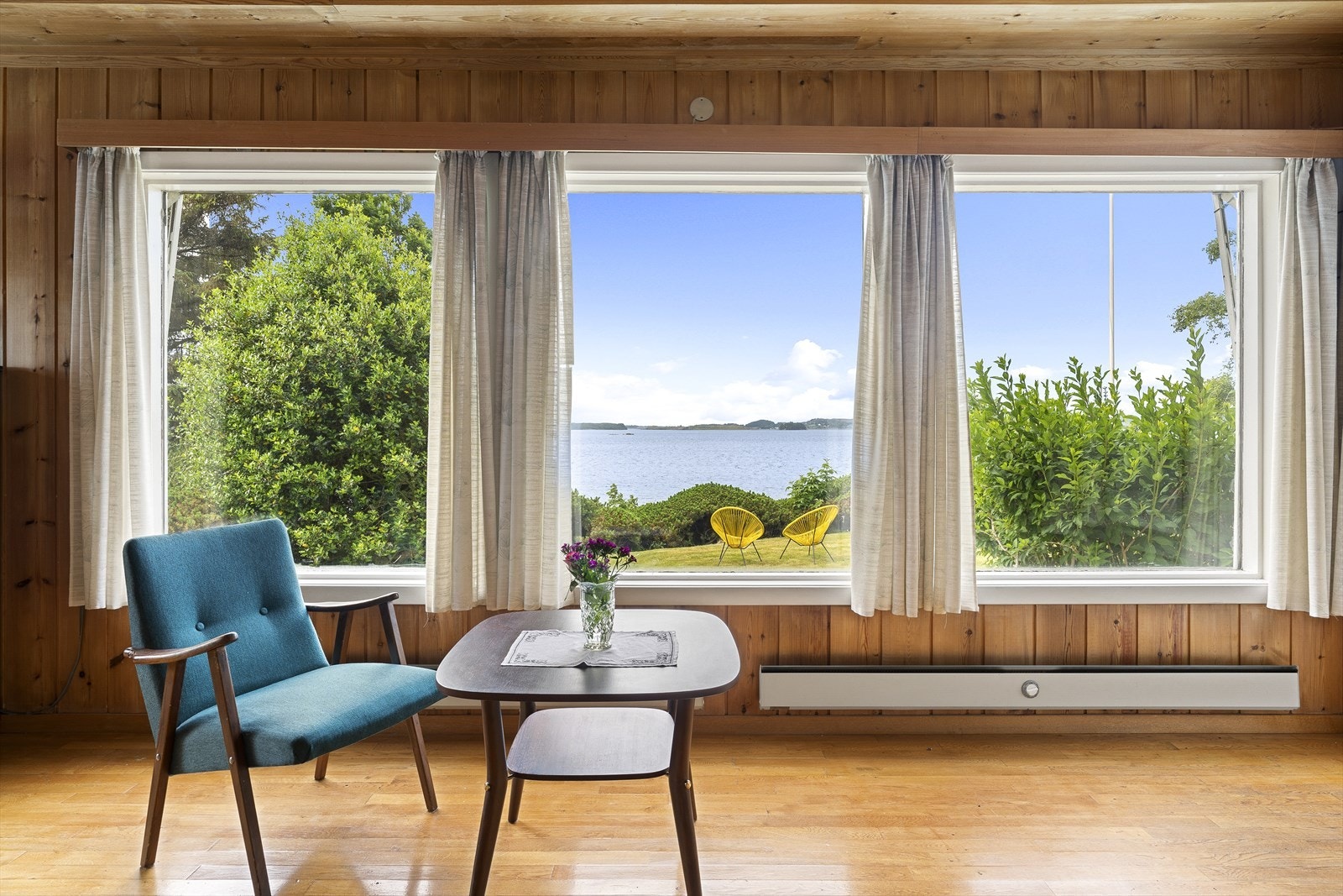 Utsikt over Hafrsfjord fra stuen. Galleribilde