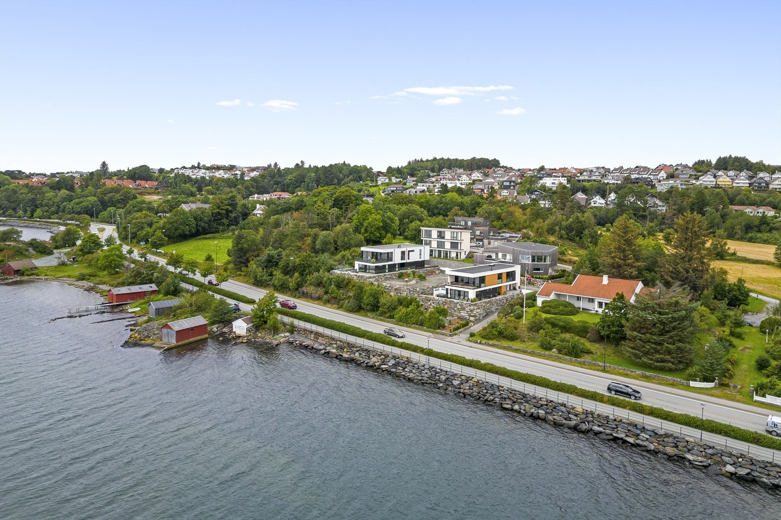 Sjønær beliggenhet med fantastisk utsikt over Hafrsfjord. Galleribilde