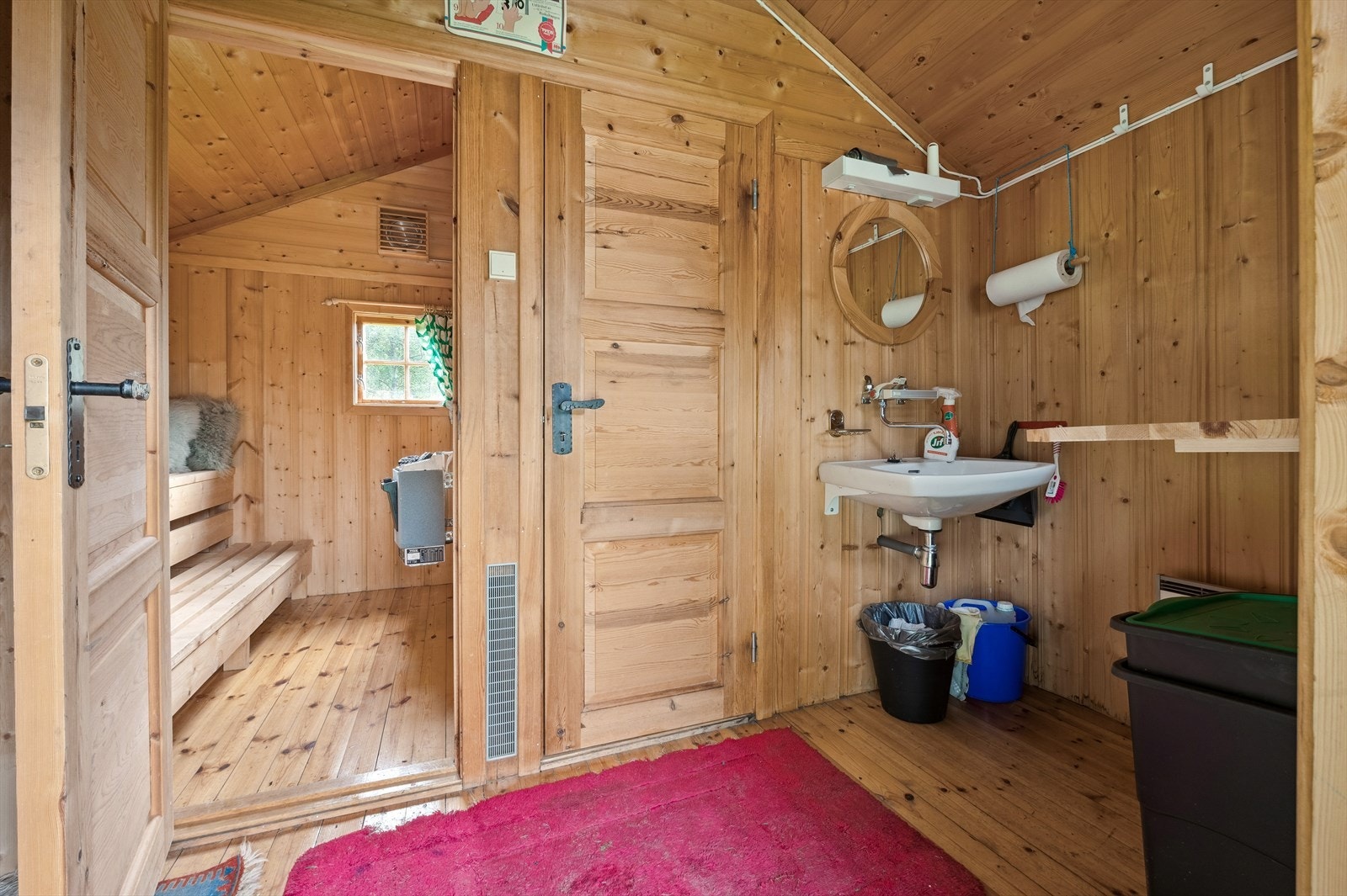 Her er det mulighet for rikelig av oppbevaring. I tillegg byr hoveddelen på 2 utvendige boder. Galleribilde