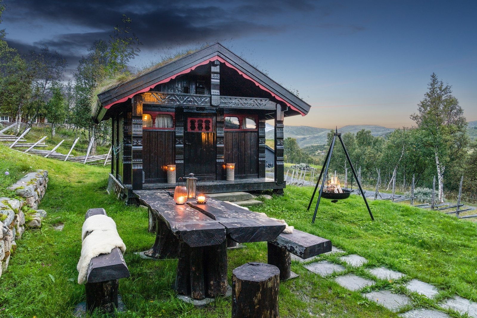 Tomten strekker seg over 2008m², og gir godt med boltreplass for store og små. Galleribilde