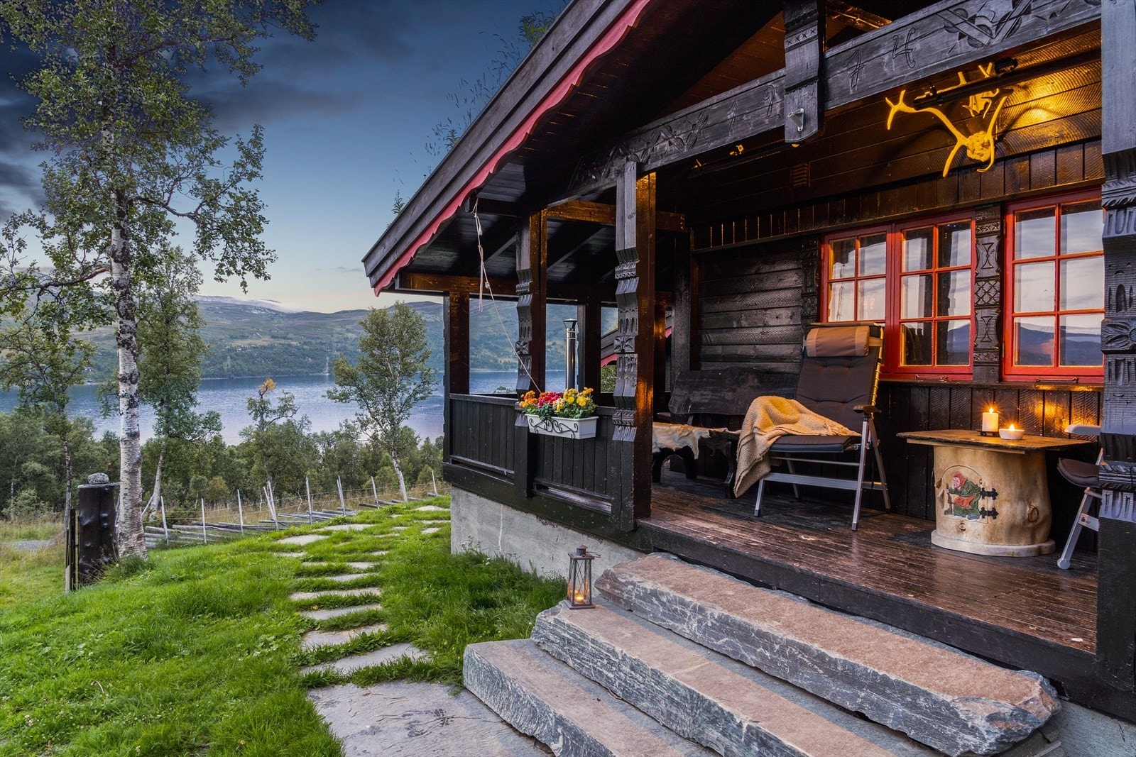 Her får du en svært attraktiv beliggenhet, med umiddelbar nærhet til preparerte turløyper, sommer som vinter. Galleribilde