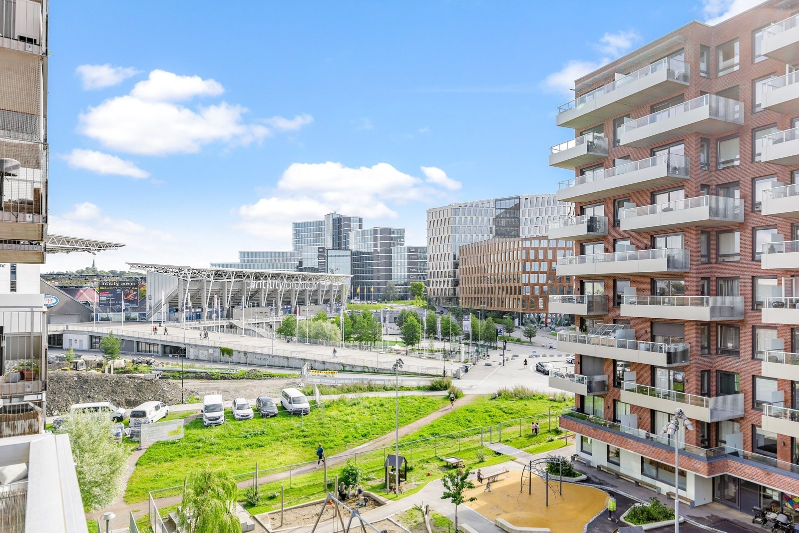 Utsikt fra balkongen mot Intility Arena og Trewerket. Galleribilde