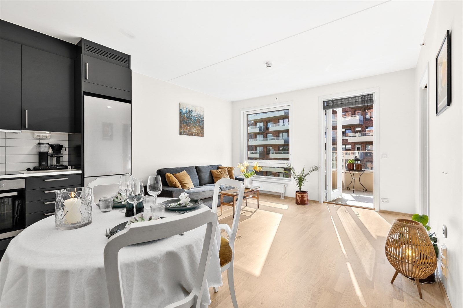 Det er god plass til flere sittegrupper. Galleribilde