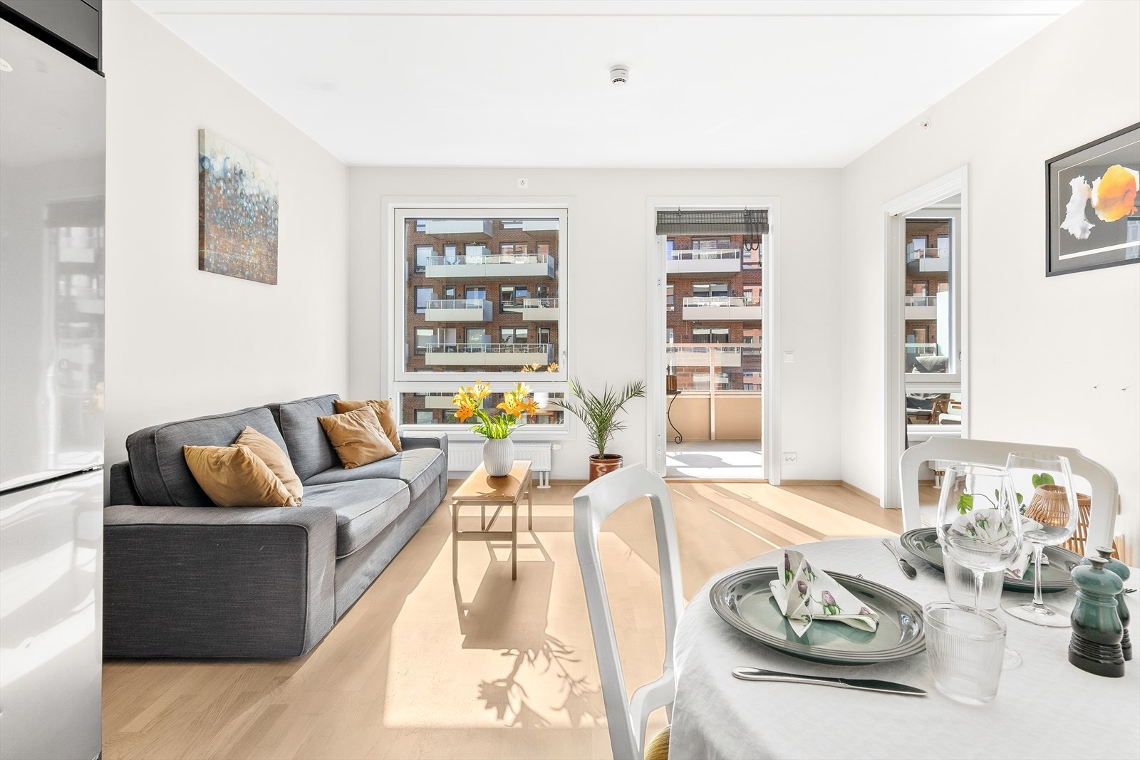 Leiligheten har store vindusoverflater som gir godt med naturlig lys. Galleribilde