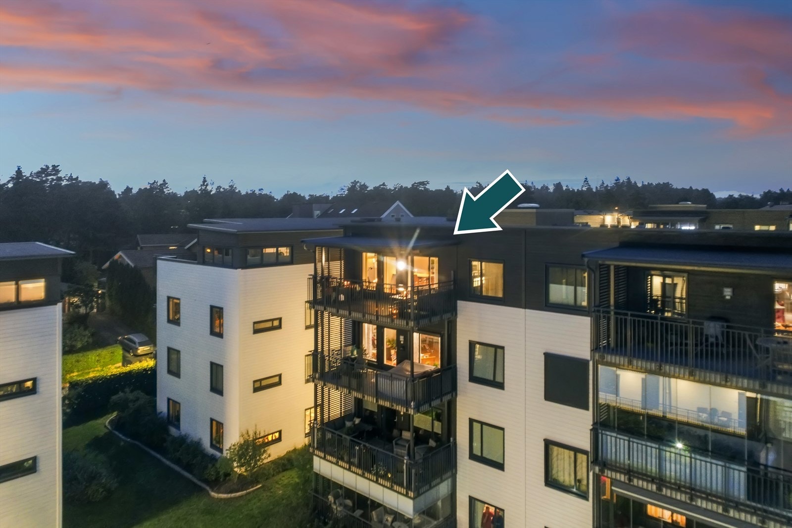 Leiligheten ligger sørvendt og har således sol fra tidlig morgen til godt utover kvelden! Galleribilde