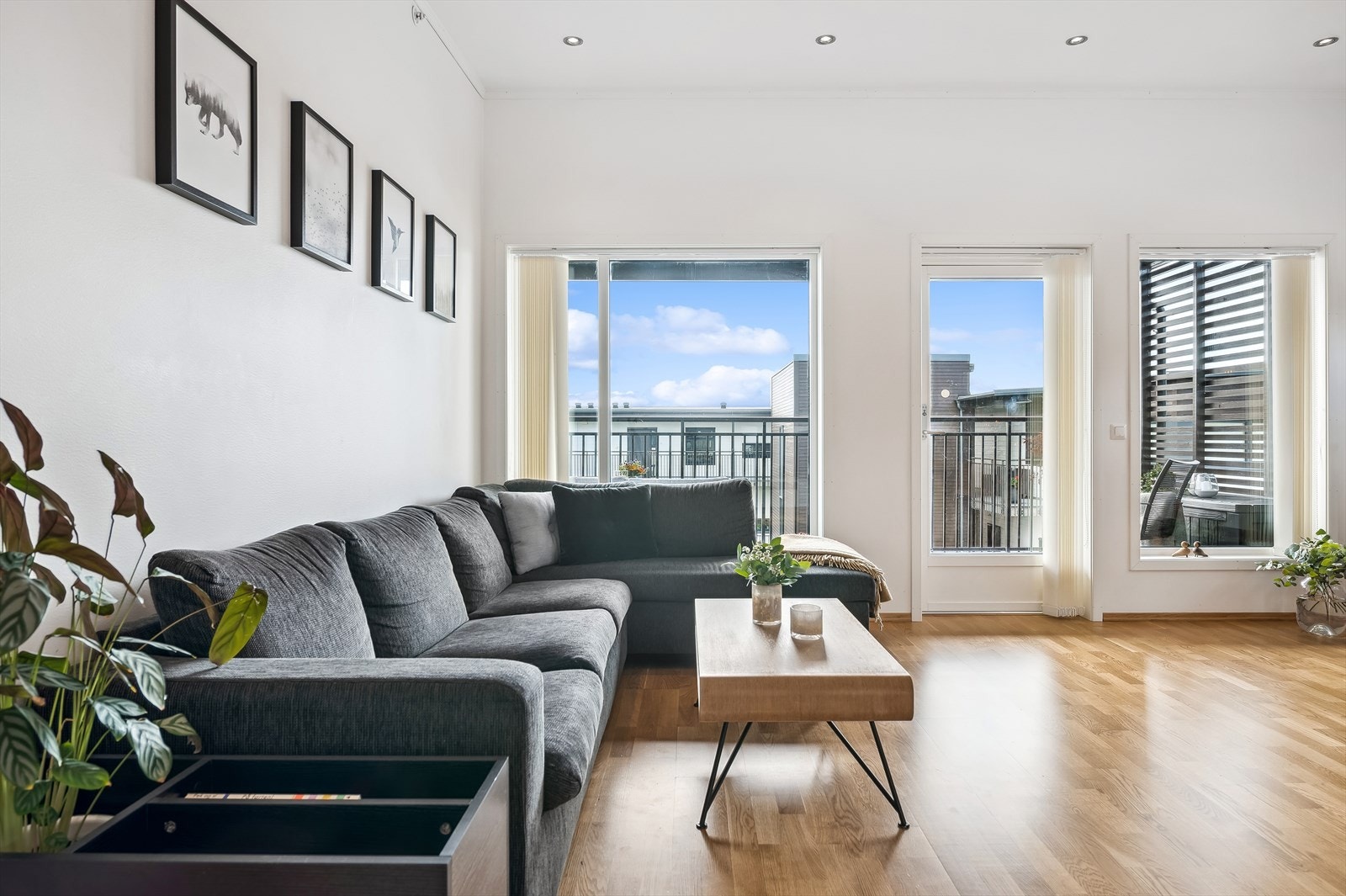 Det er montert downlights i himling. Galleribilde