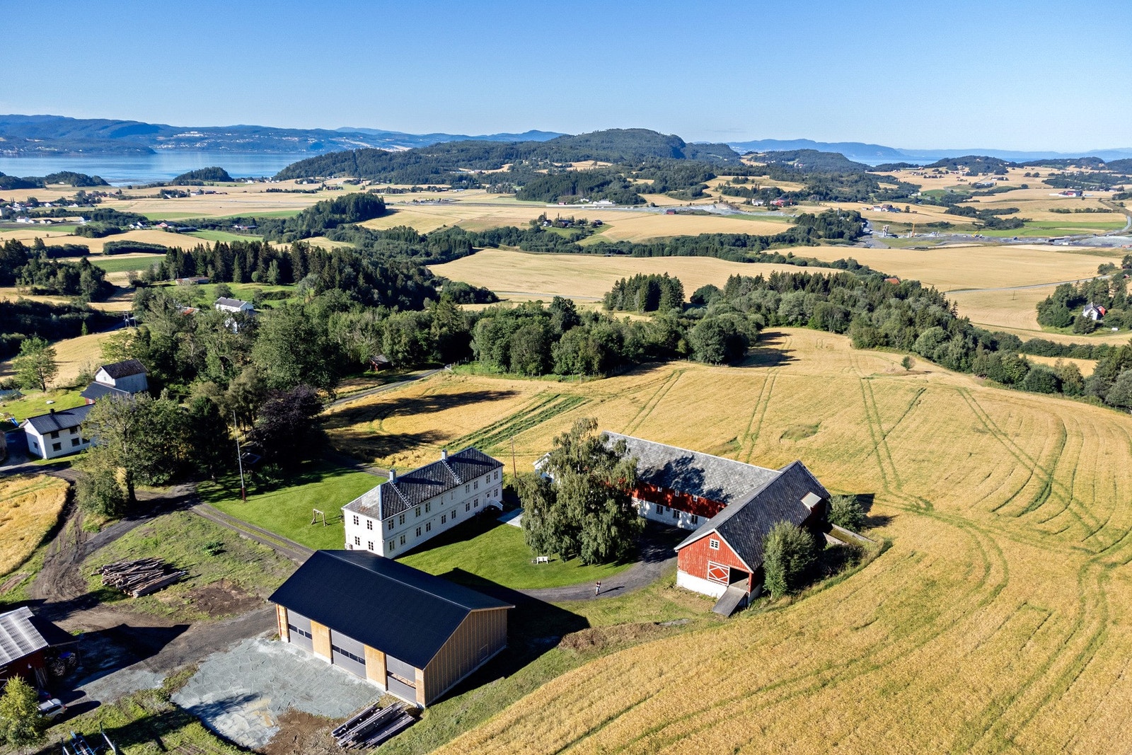 Nyere garasje/uthus/verksted fra 2023. Galleribilde
