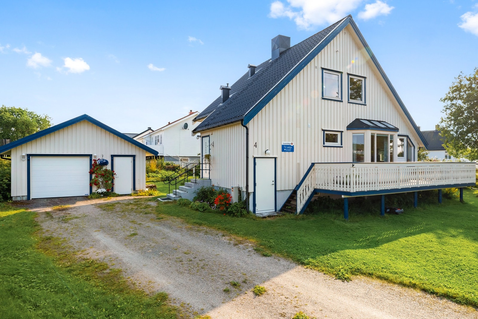 God plass for parkering i garasje og på egen selveiet tomt Galleribilde