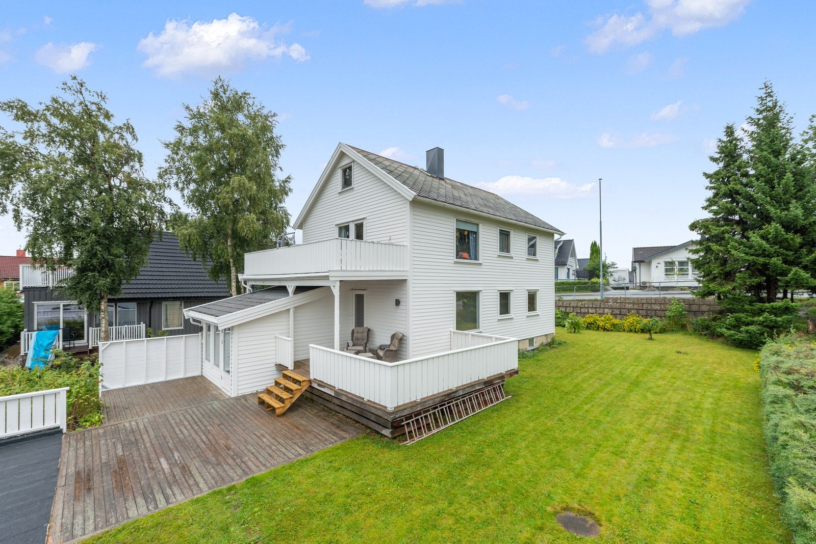 I ca 2003 ble vinduer, kledning (også etterisolert) og dører skiftet. I tillegg ble det meste av dreneringen utbedret. Galleribilde
