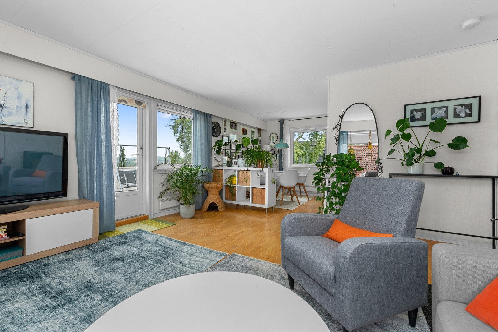 Leiligheten i 2 etasje er ca 74m2 P-rom, og har 2 soverom Galleribilde