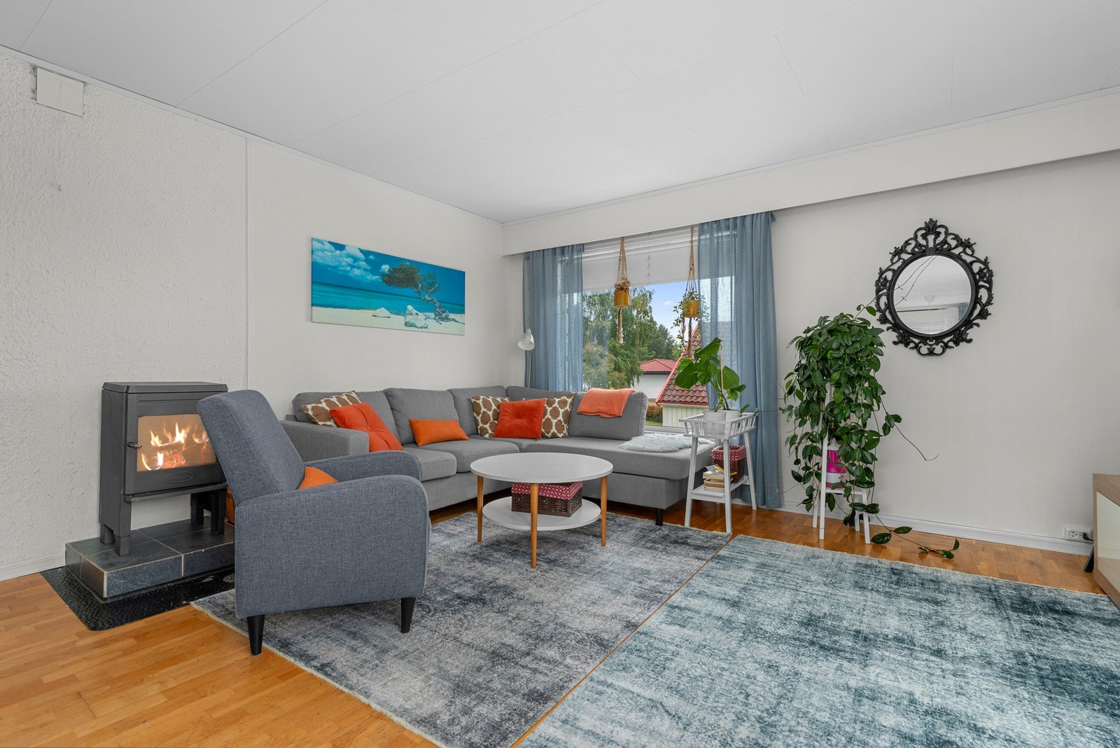 Stua her er ca 29,5m2 og har vedovn. Galleribilde