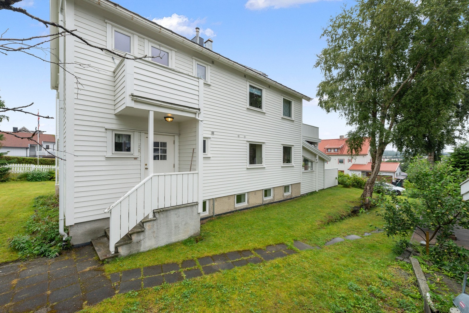 Felles inngangsparti for hele tomannsboligen Galleribilde