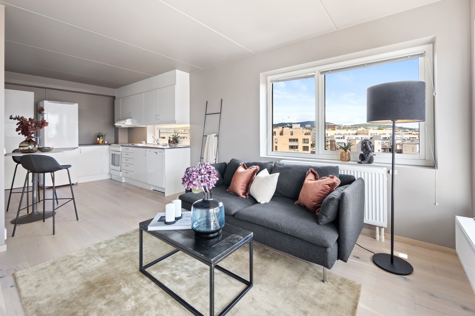 Lys og arealeffektiv leilighet i toppetasje. Galleribilde