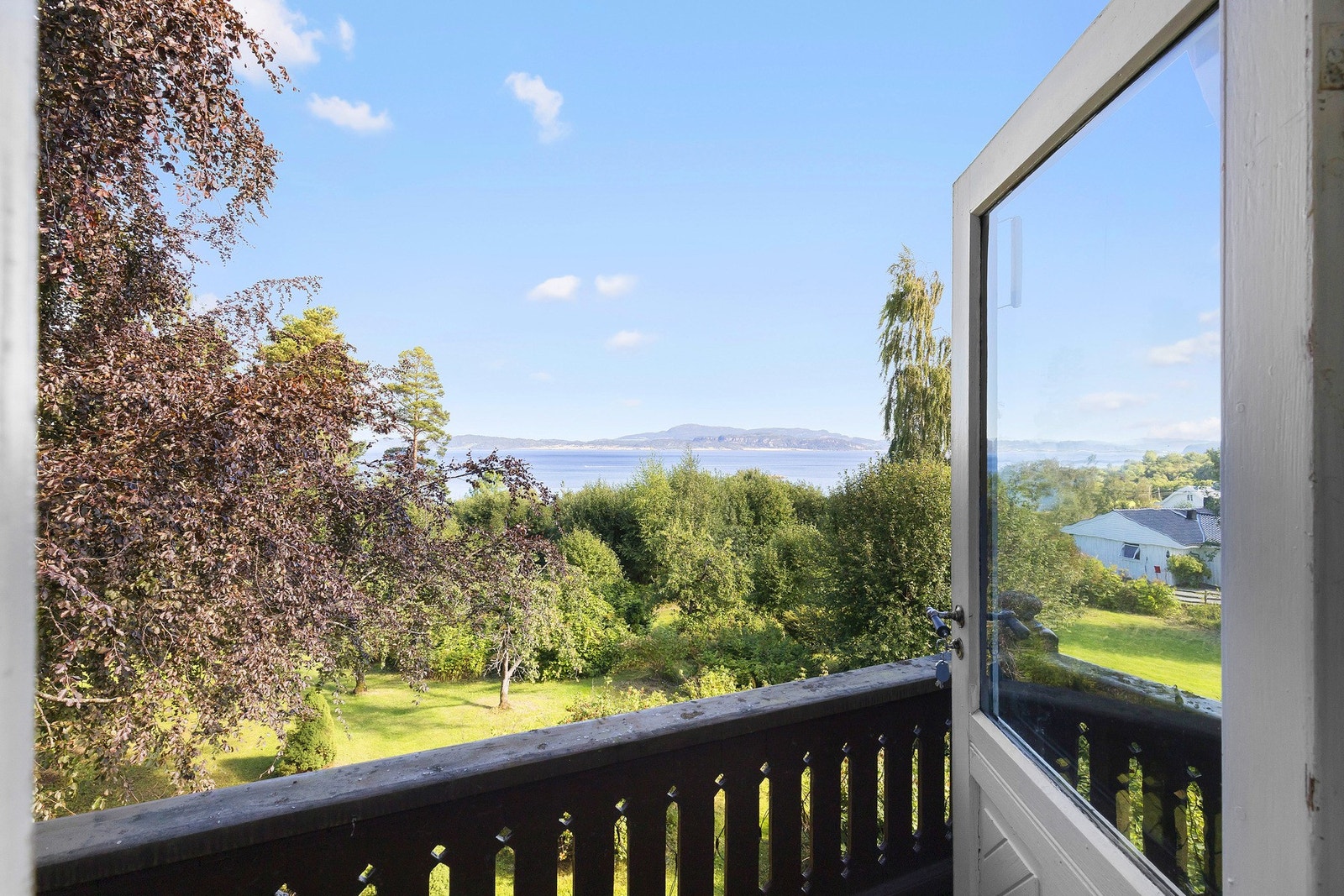 Utsikten fra balkong på hovedsoverom. Galleribilde