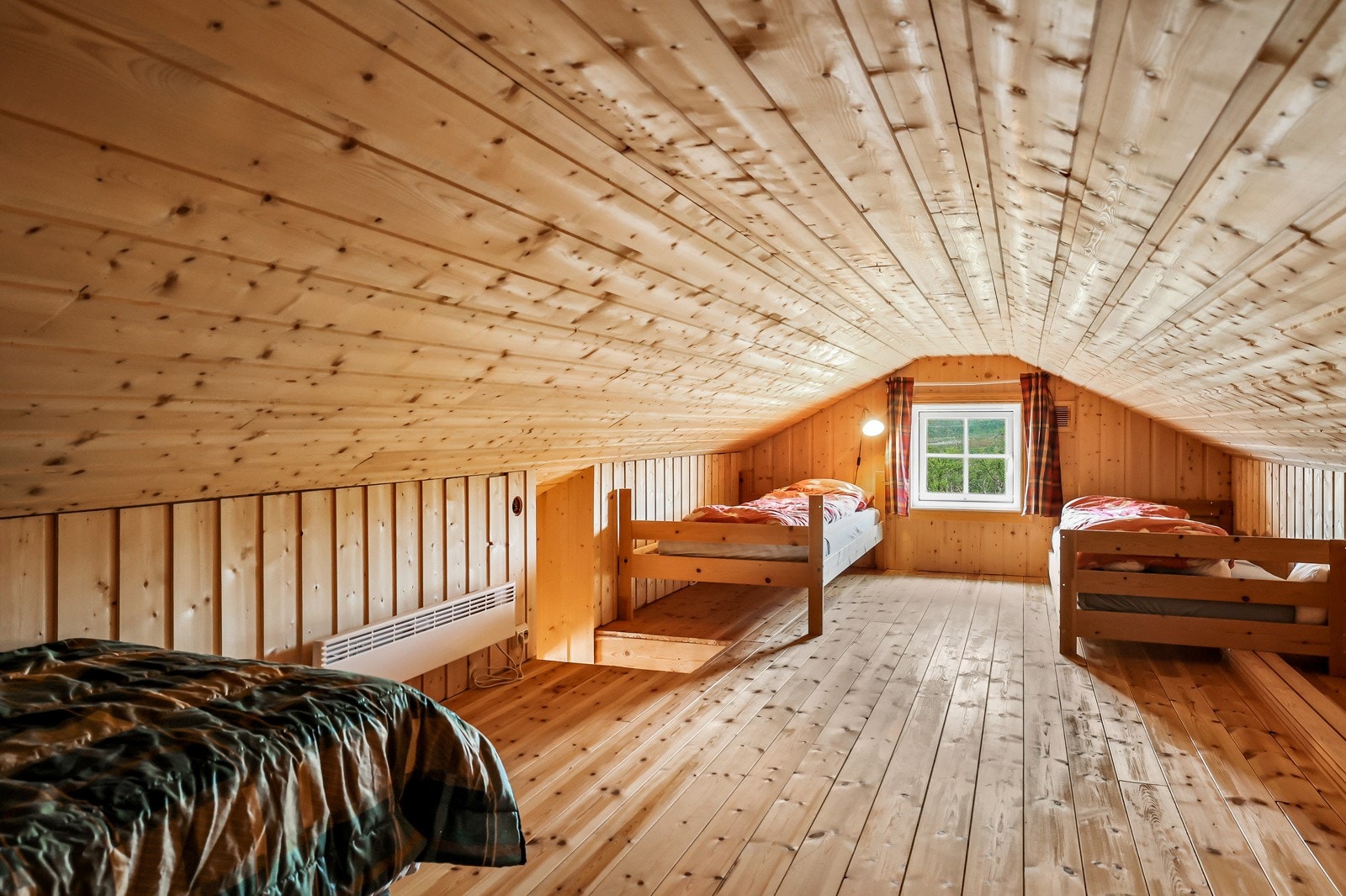 Hemsen har god størrelse på gulvarealet og har flere sengeplasser Galleribilde