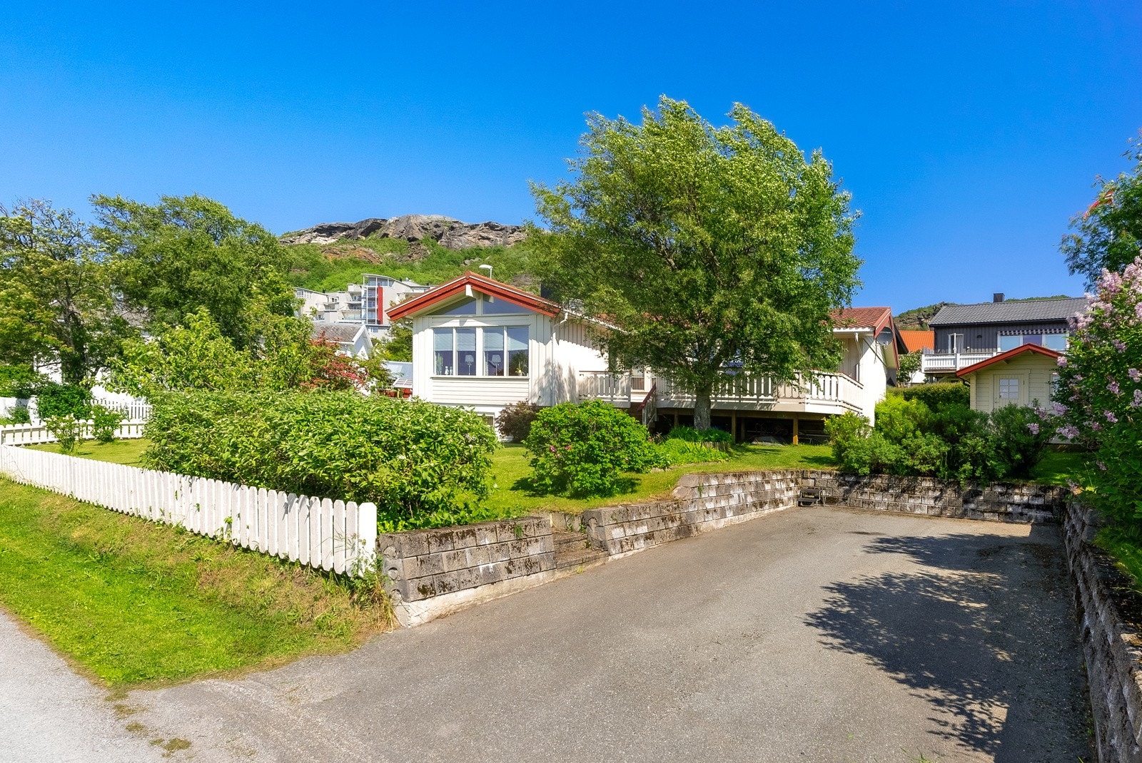 Hagen er pent opparbeidet og har gode solforhold Galleribilde