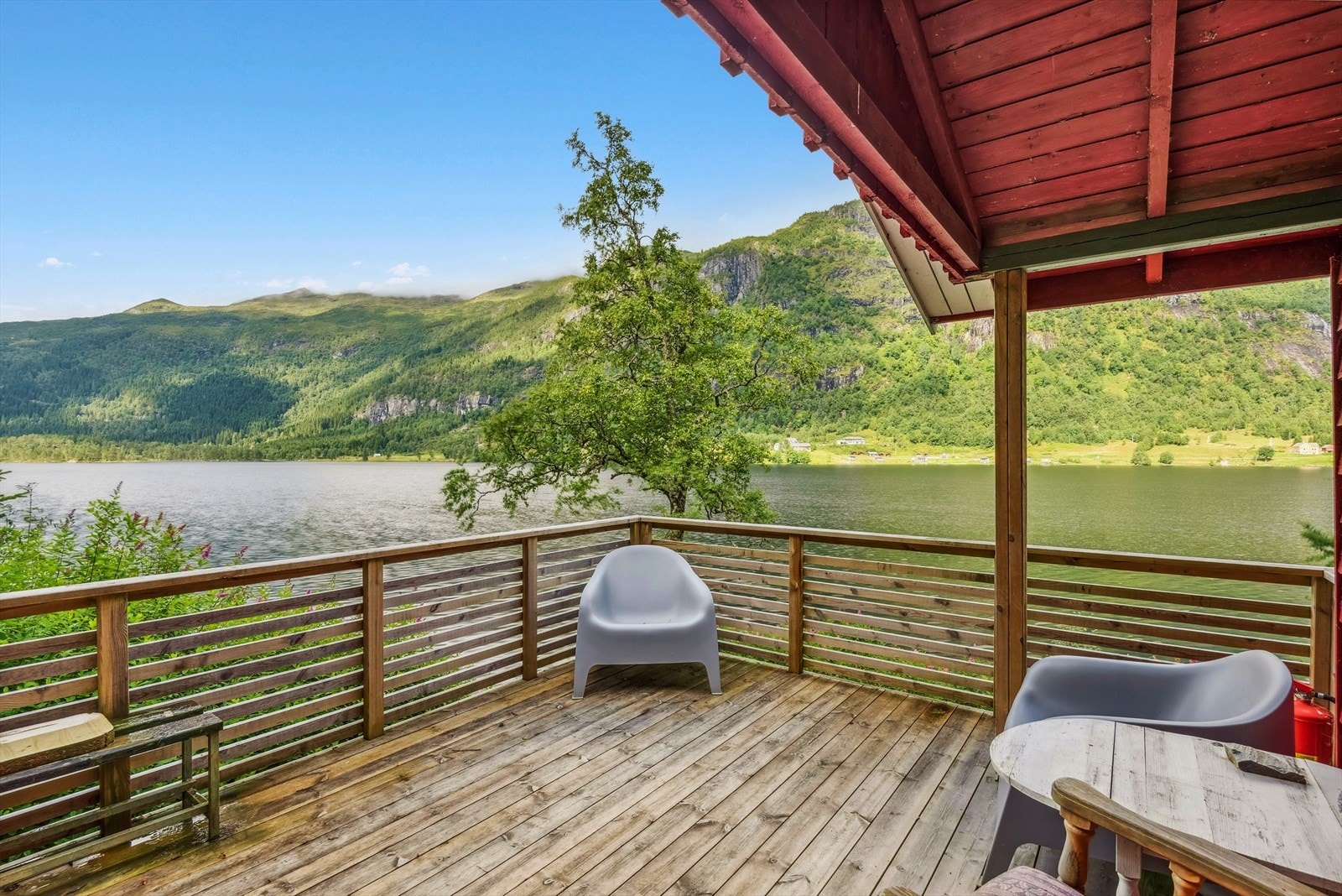 Nydelig utsikt utover Espelandsvatnet Galleribilde