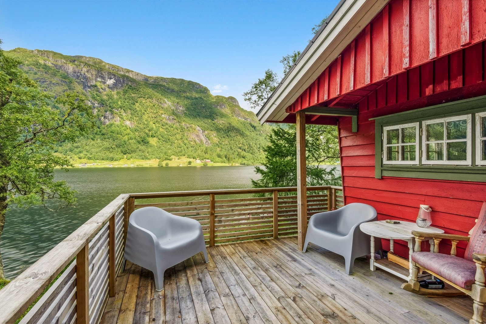 På terrassen er det god plass til å møblere med ønsket utemøblement Galleribilde