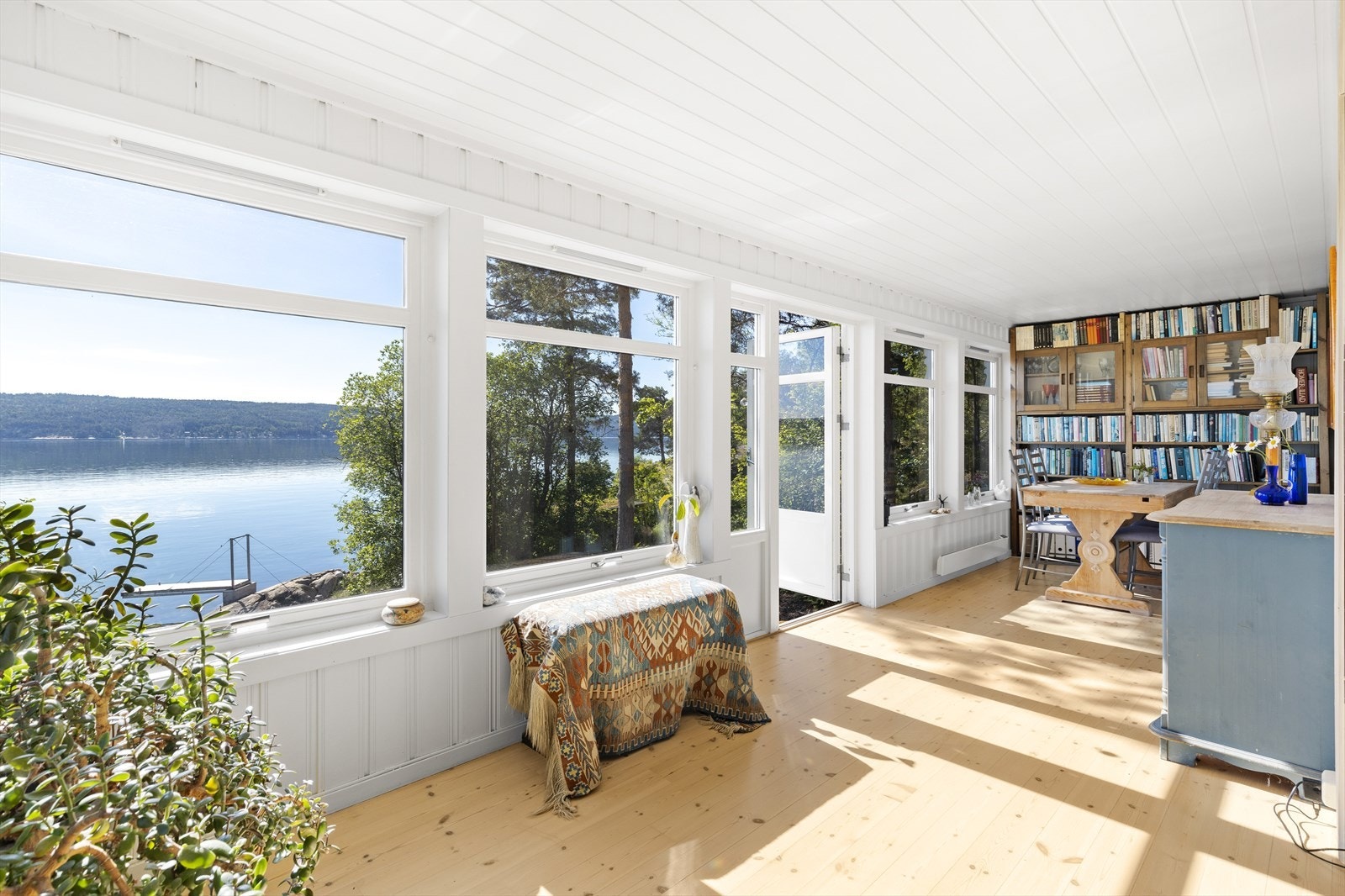 - Videre har man spisestuen - Galleribilde