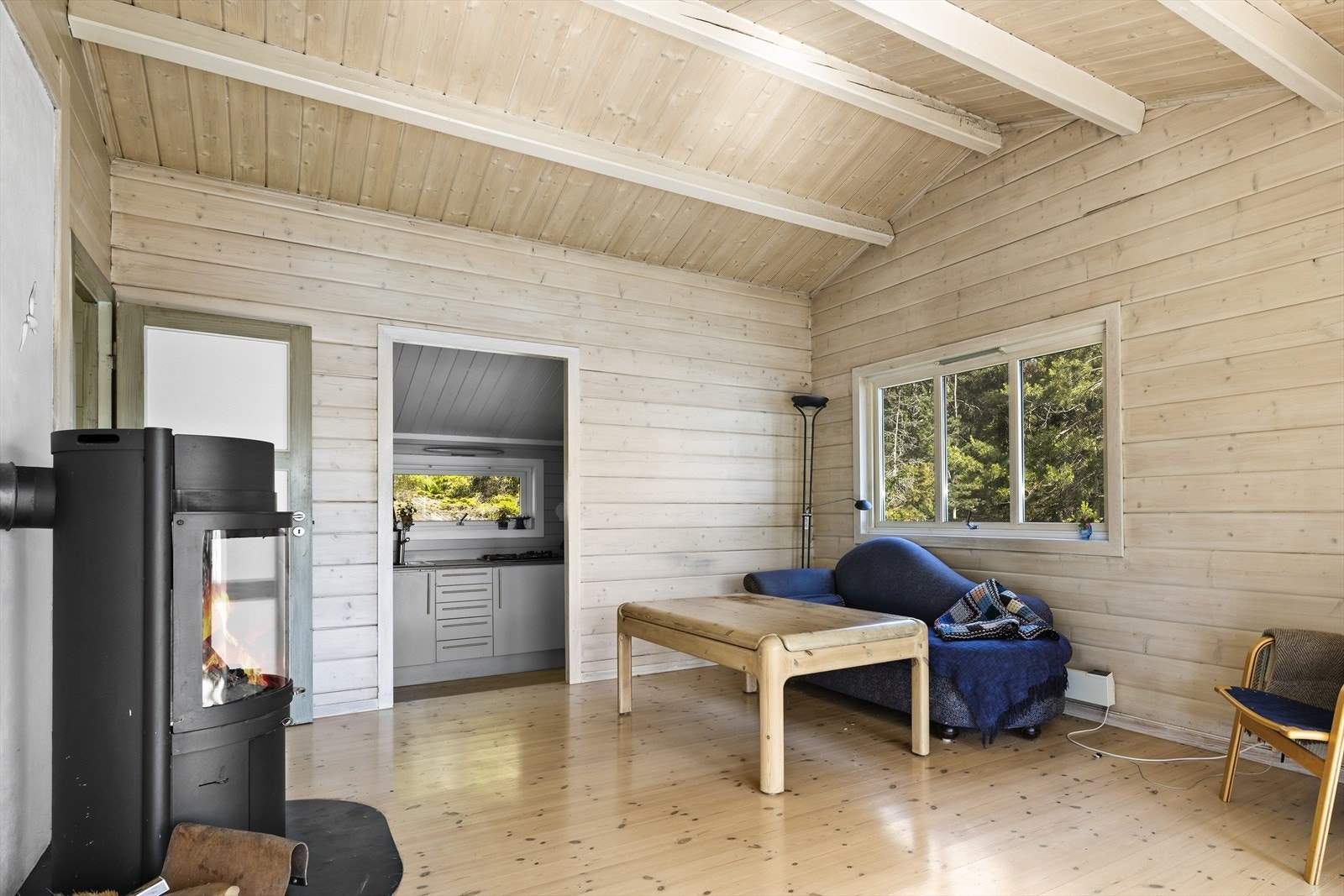 - Det er godt med plass til sofagruppe og TV-krok i stue - Galleribilde