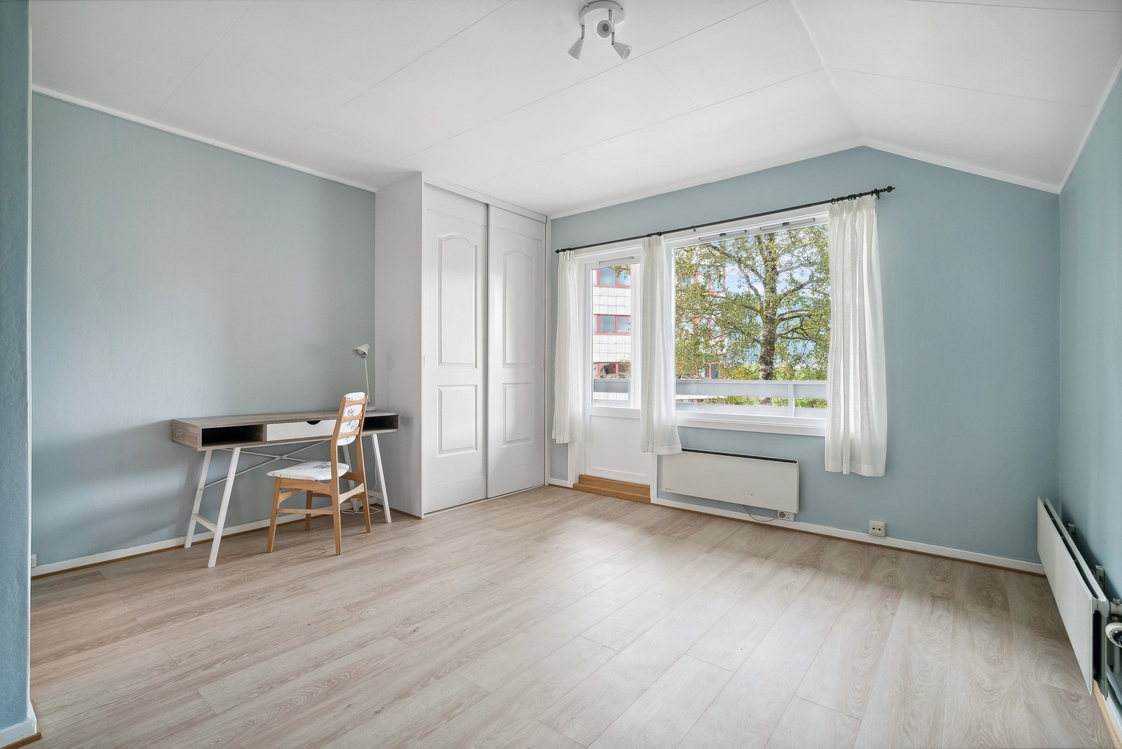 Soverom 2 med utgang til egen altan Galleribilde