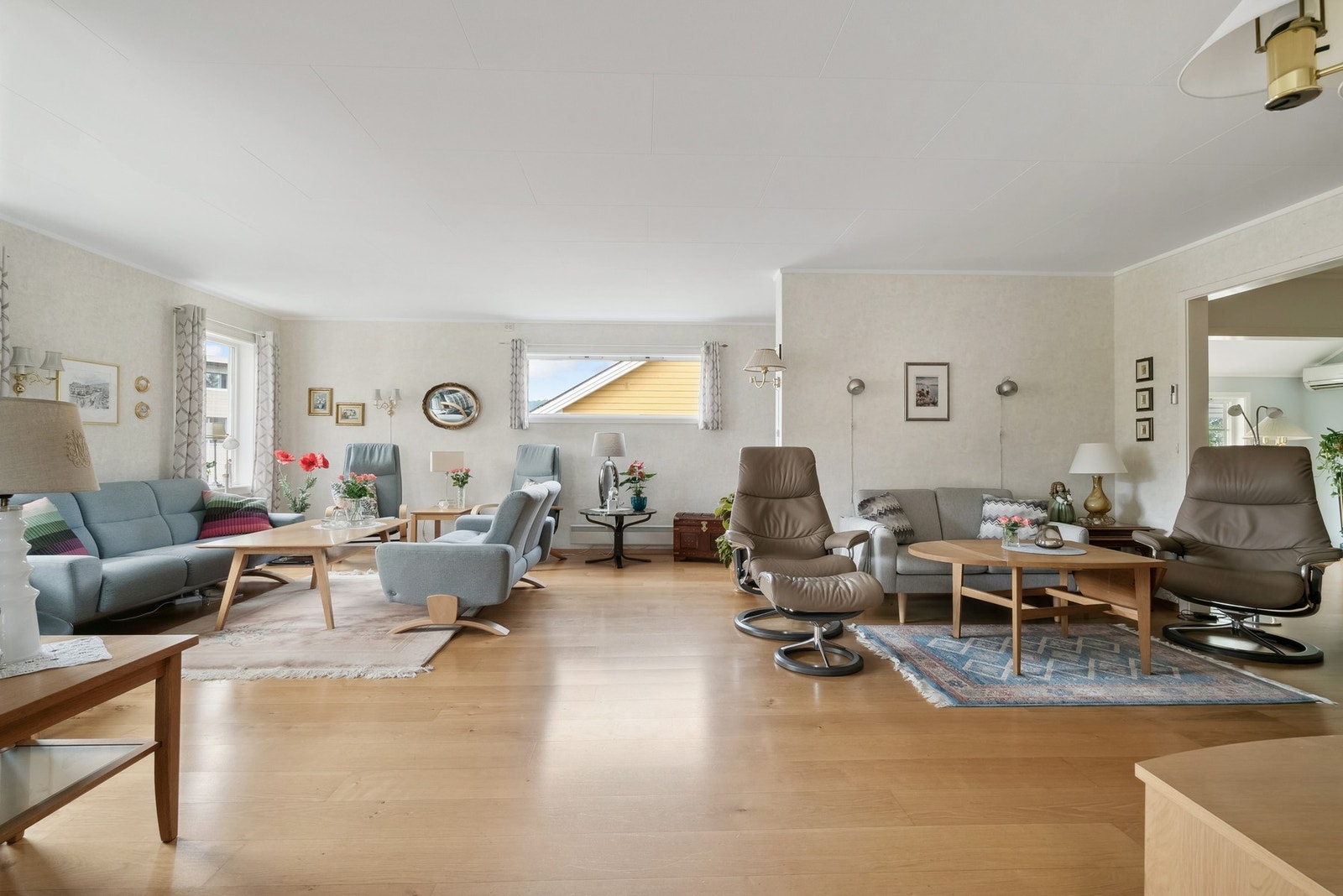 Boligen varmes opp medvedfyring og strøm/radiatorer Galleribilde