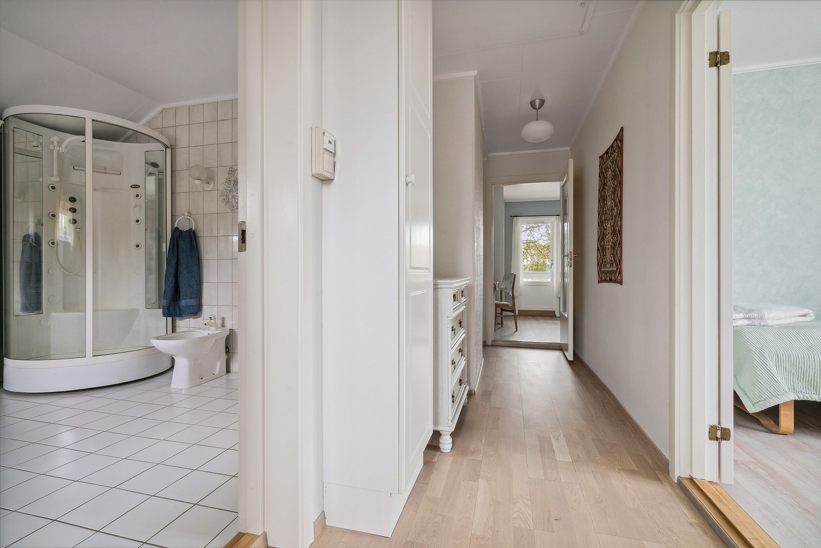 Trappegang og bad i 2. etasje Galleribilde