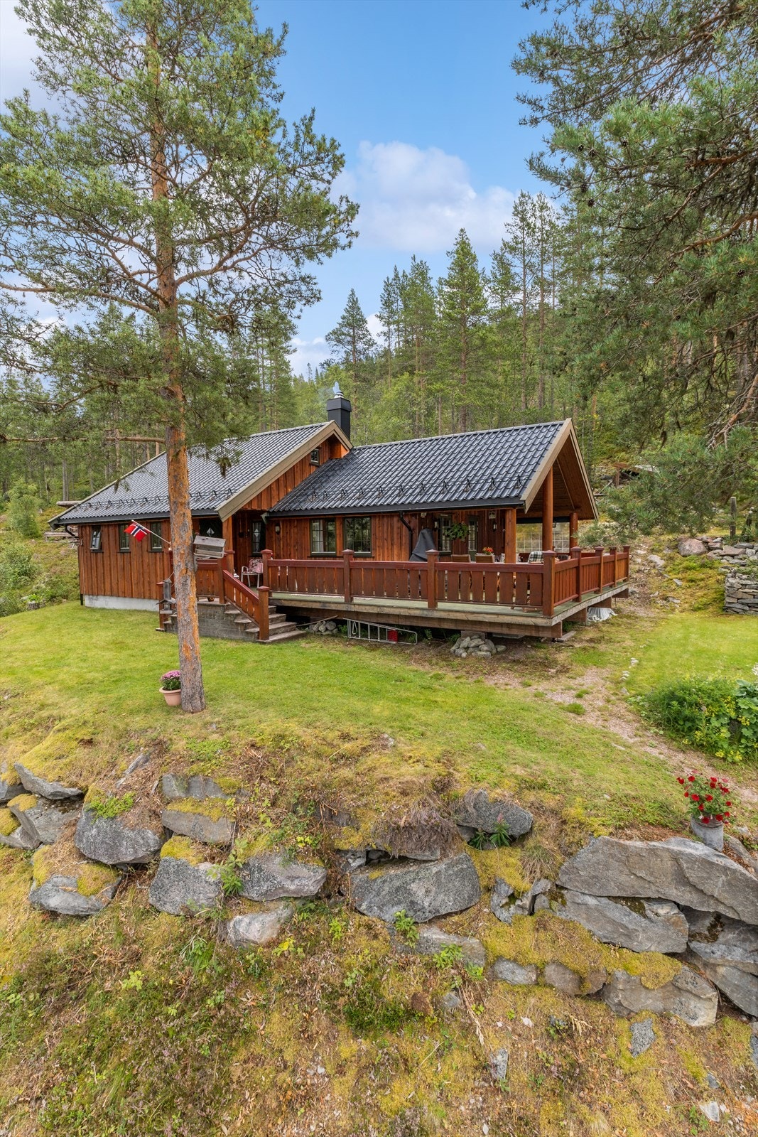 Eiendommen ligger flott til i naturskjønne omgivelser. Galleribilde