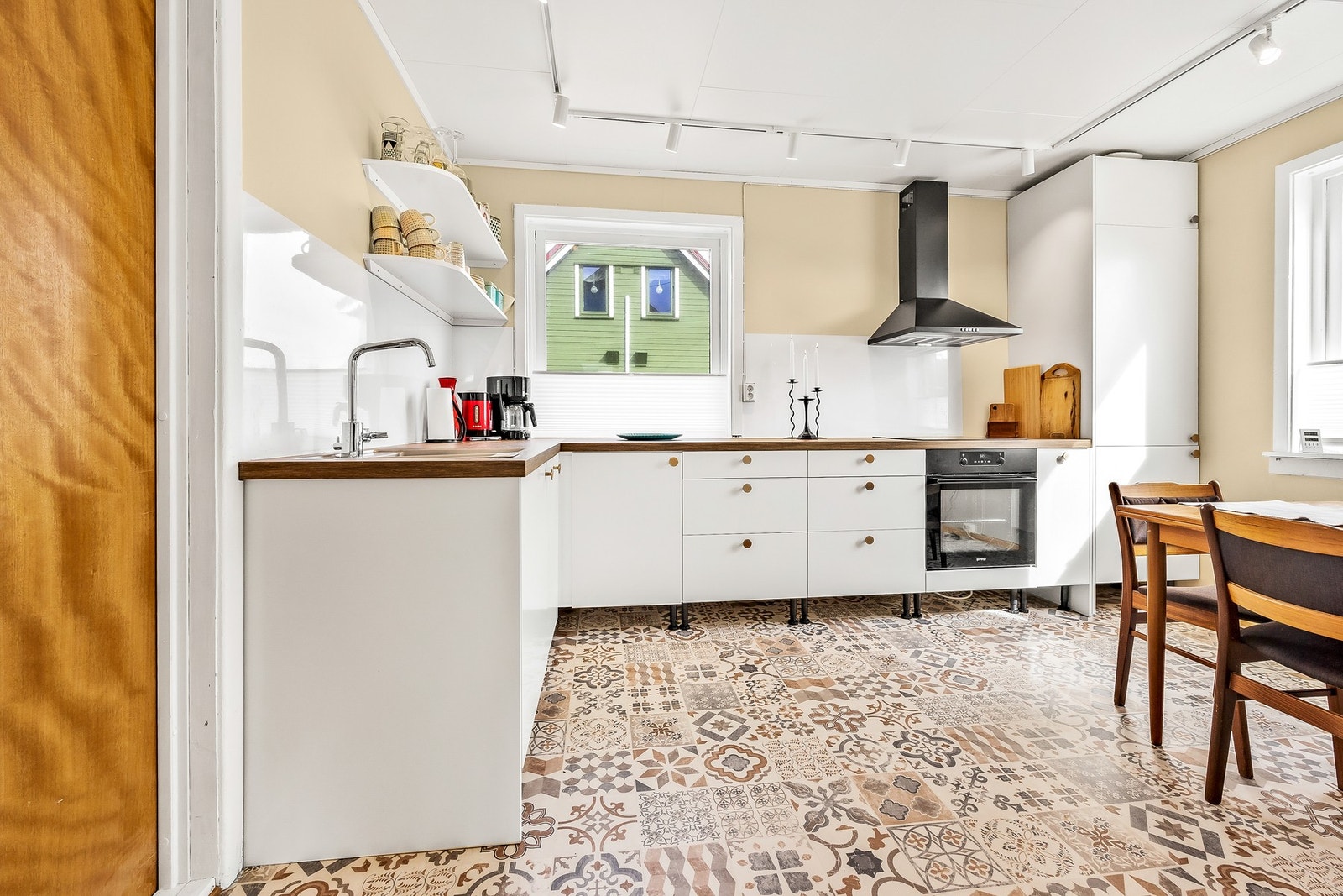 Kjøkkenet ble oppgradert i 2022 med ny innredning Galleribilde