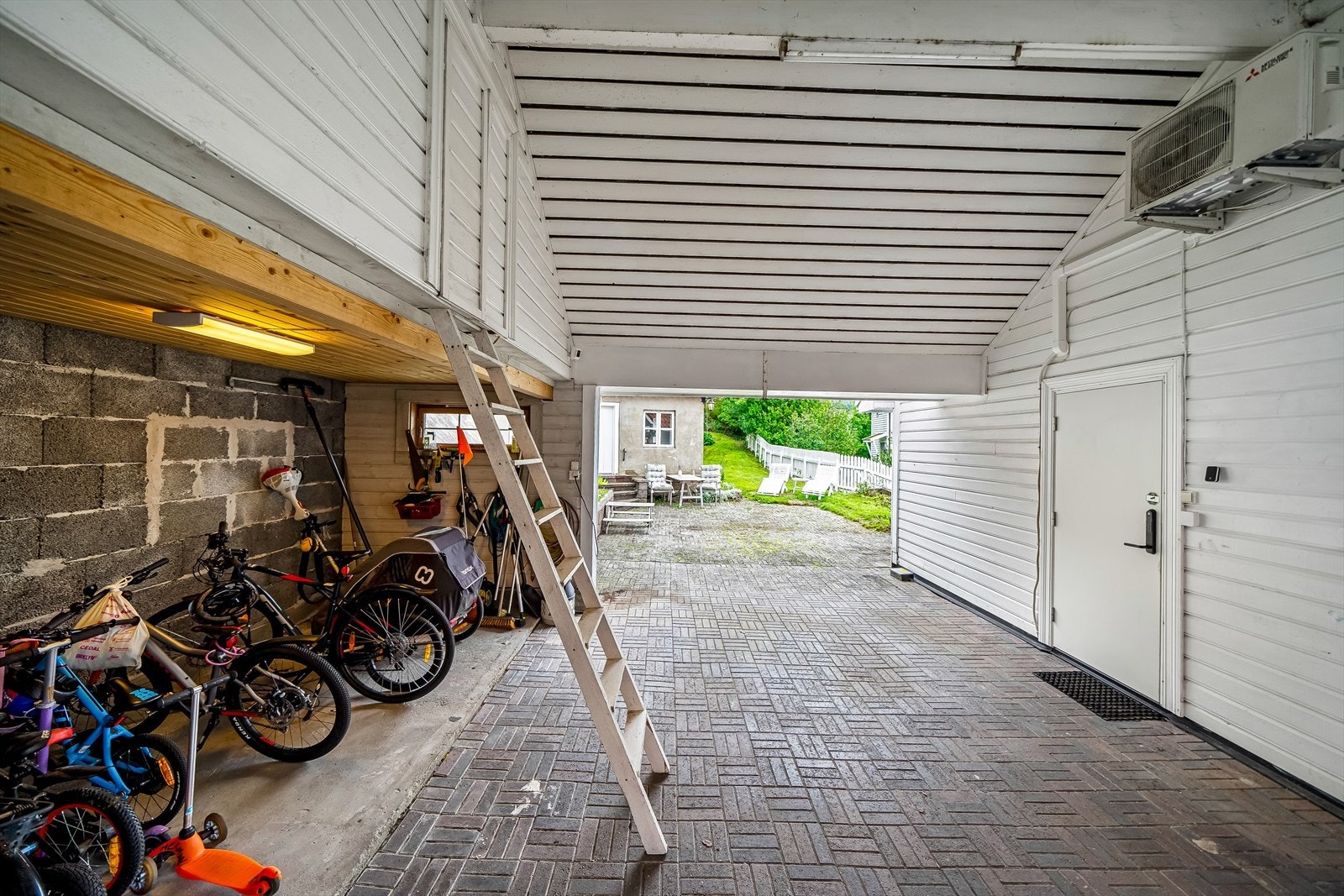 Carport/overbygd bi-inngang Galleribilde