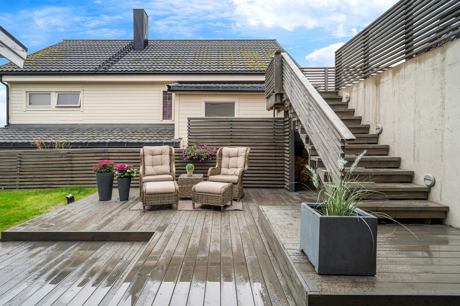En romslig og lekker 4-roms med familievennlig beliggenhet på Storelva.