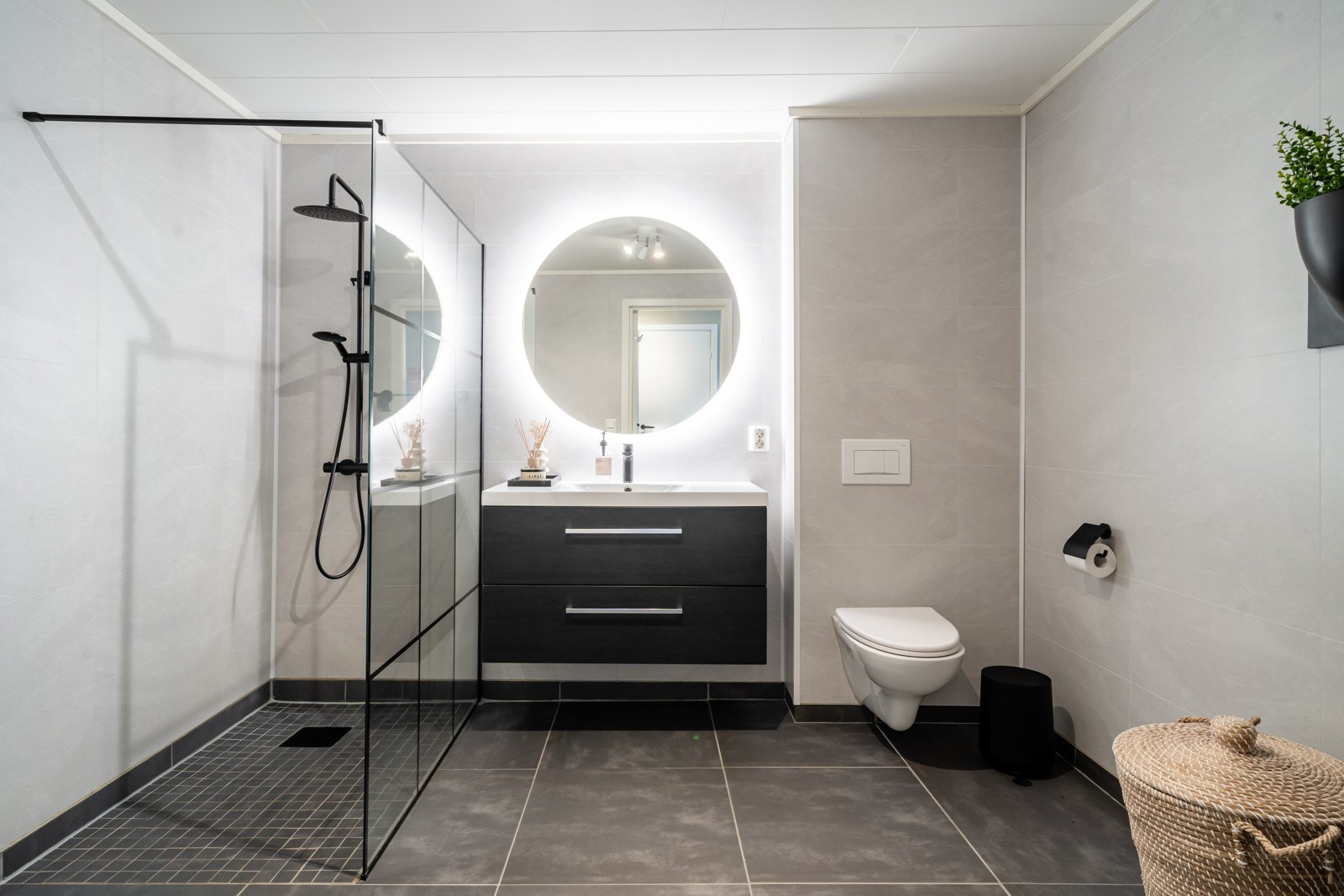 Badet er overflateoppusset i 2020 og framstår lekkert.