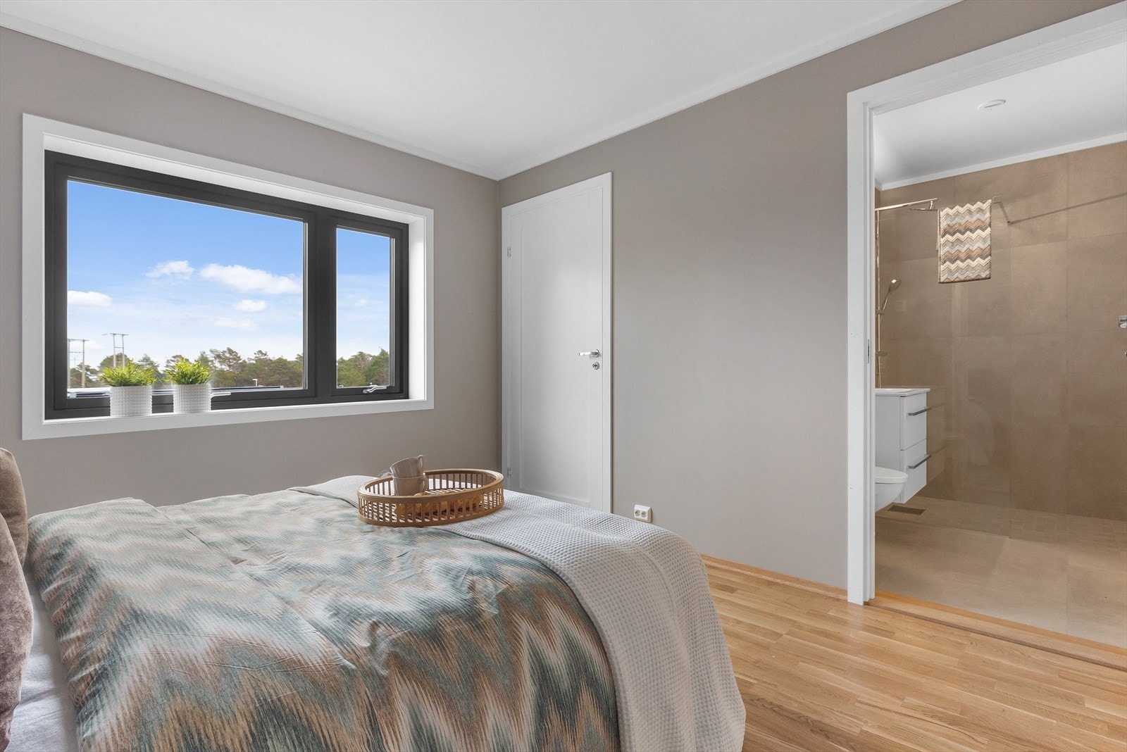 Hovedsoverom med bad og garderobe Galleribilde