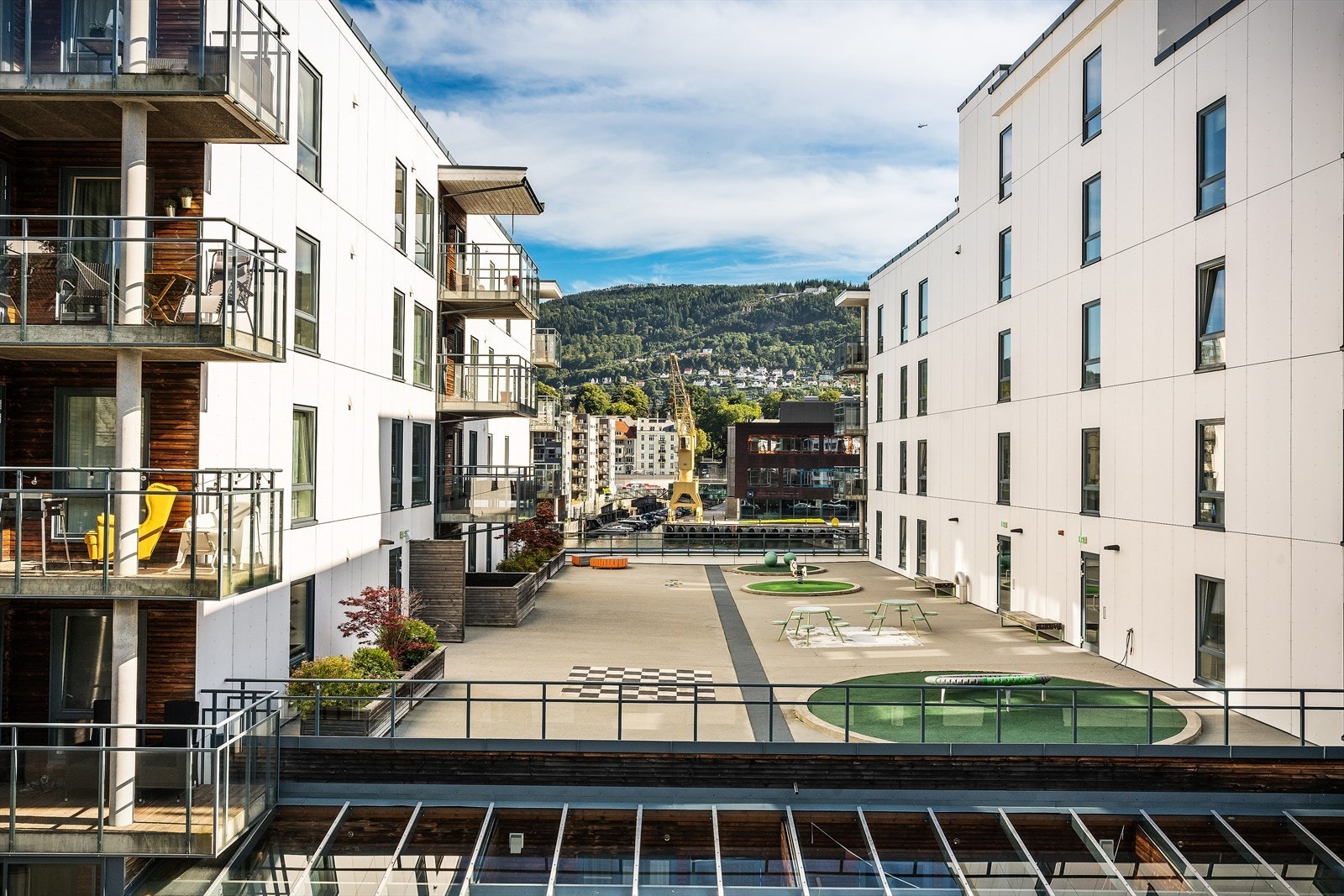 - Sameiet har pent opparbeidede fellesarealer - Galleribilde