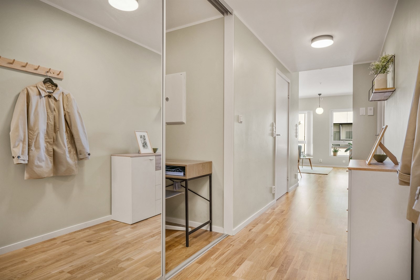 - Lys og innbyderne entré på 6,5 m² - Galleribilde