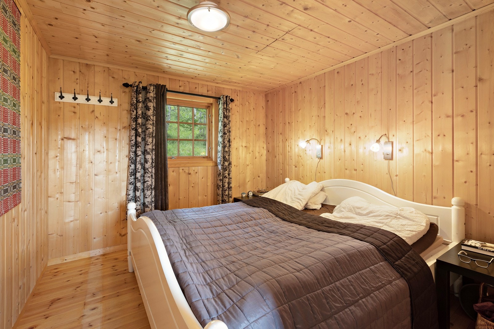 1 av totalt 4 soverom, i tillegg har man hems. Galleribilde