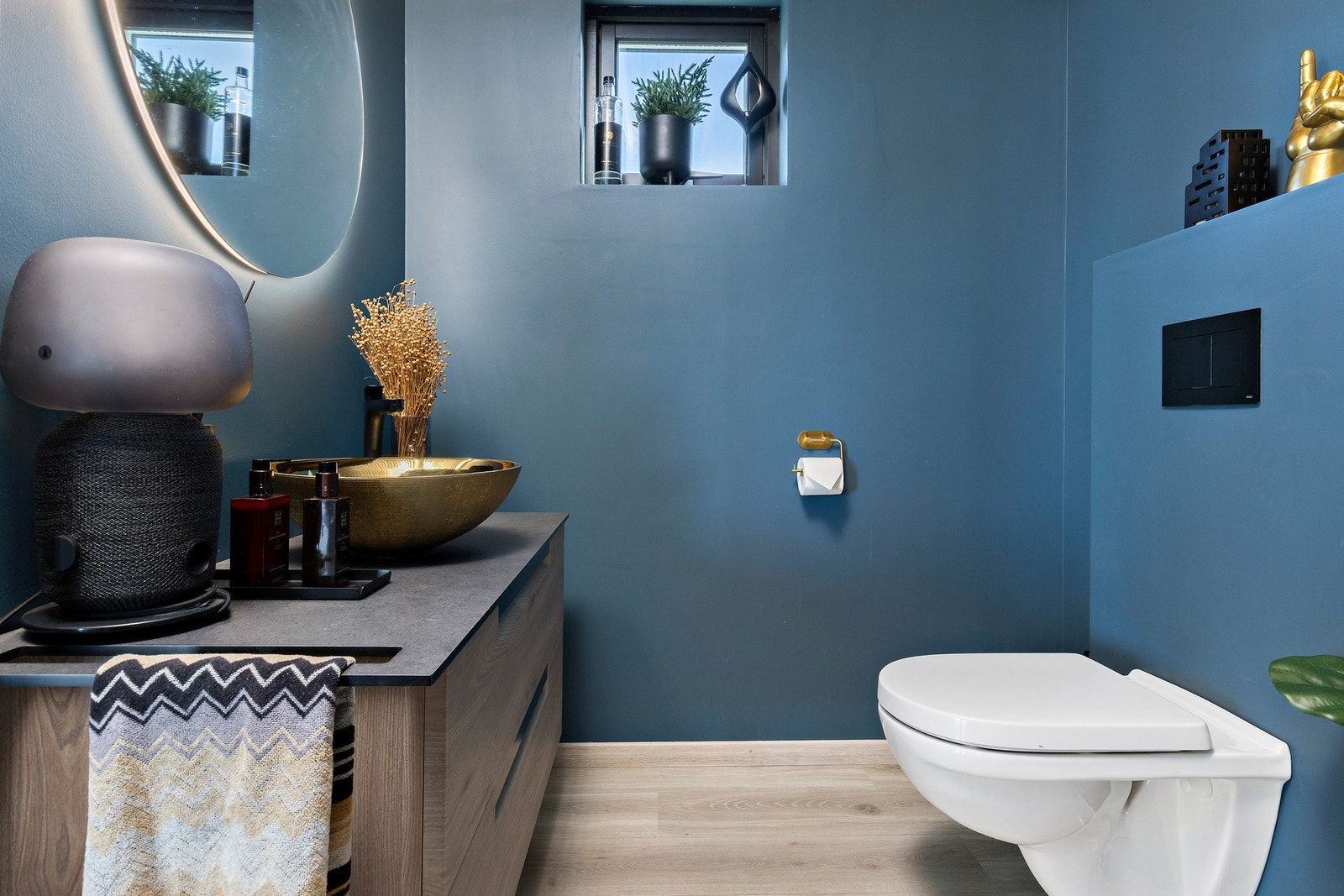 Lekkert toalettromi denne etasjen Galleribilde