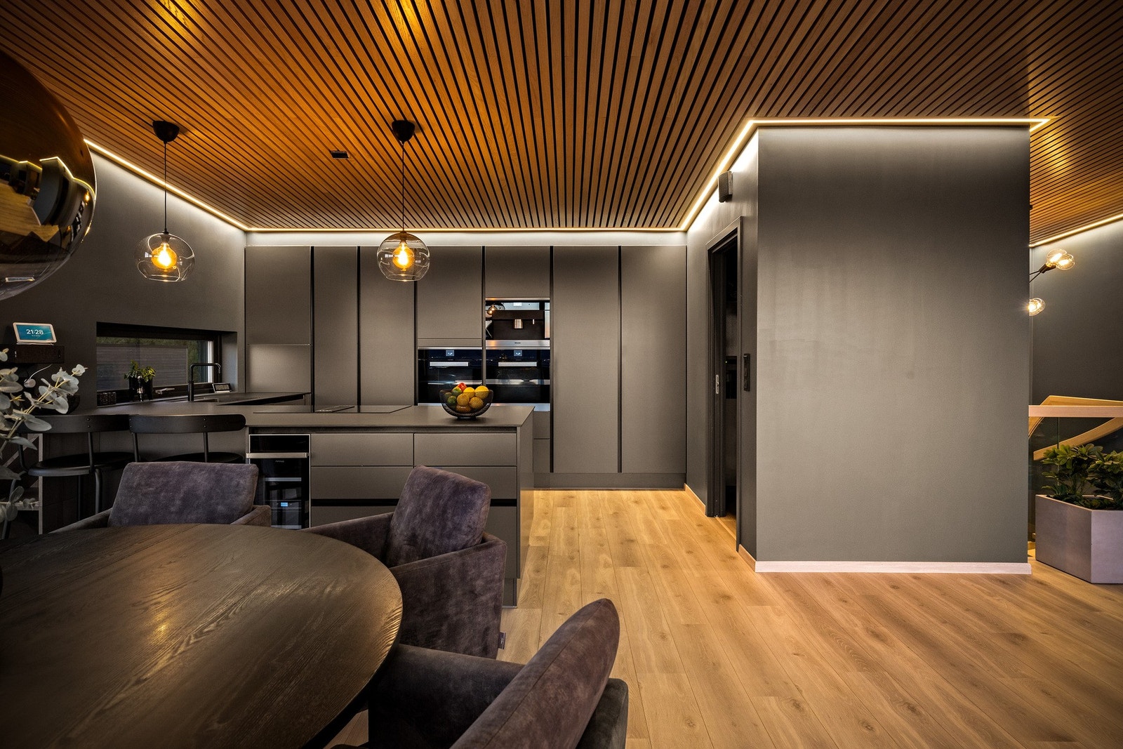 Velkommen til en fantastisk funkisbolig på hele 326 kvm med egen utleiedel på etterspurte Løvset Galleribilde