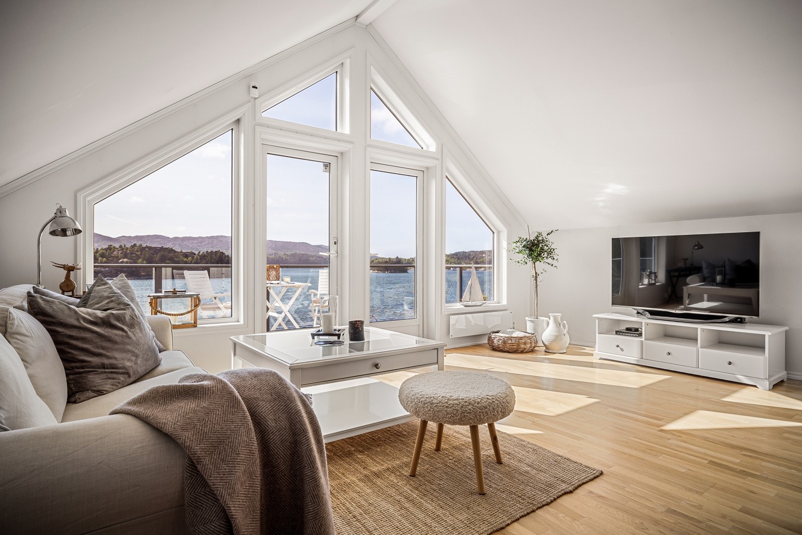 Loftstuen er virkelig et herlig rom å oppholde seg i. Galleribilde