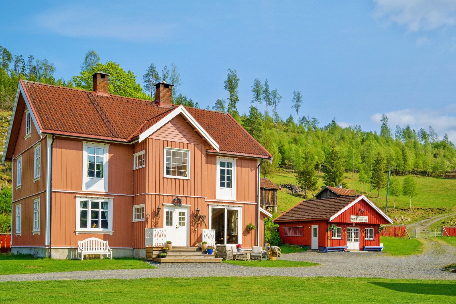 Gården hovedhus er betydelig oppusset både inn- og utvendig de to siste årene. Galleribilde