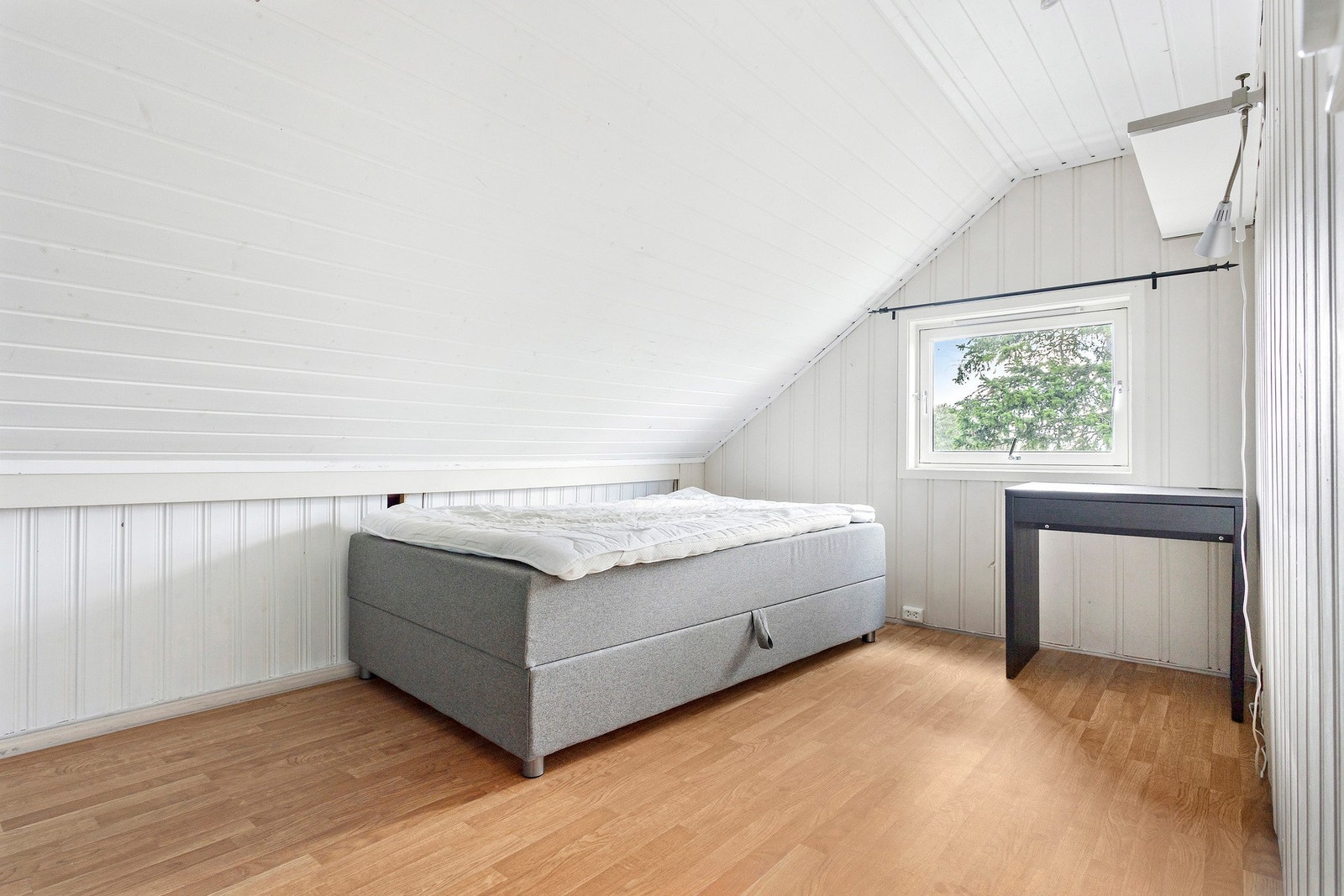 Soverommet på loftet er på 7 kvm. Loft er ikke godkjent til boligformål, og er innredet uten at dette er byggemeldt eller godkjent. Galleribilde