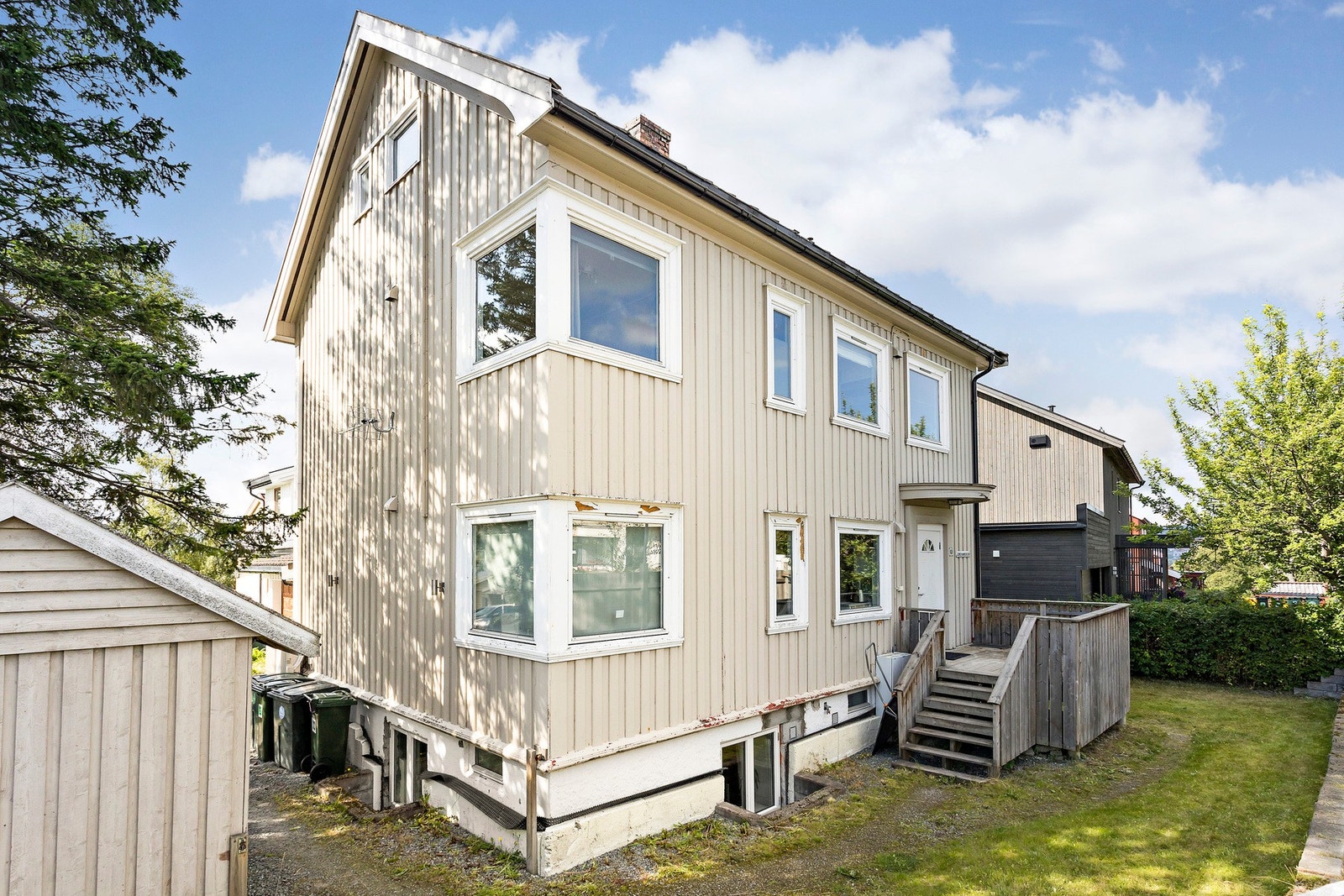 En hel tomannsbolig på 244 kvm. Galleribilde