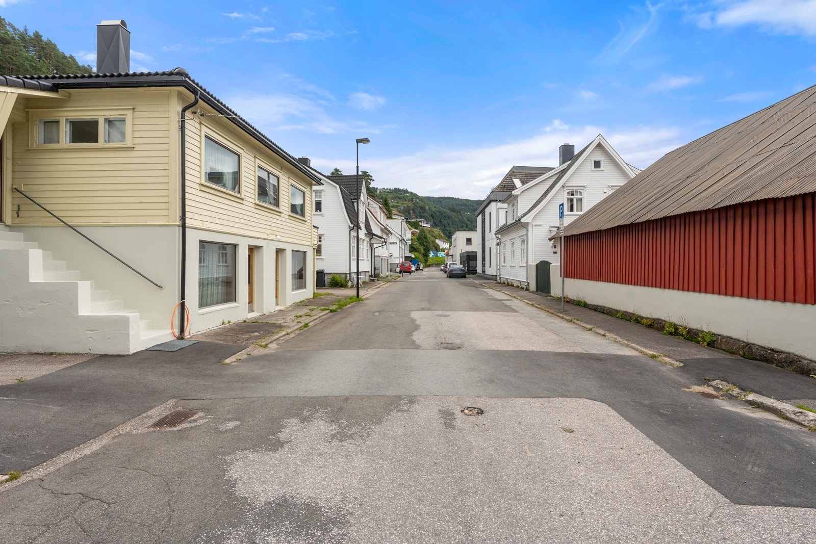 Fjotlandsgata består hovedsakelig av eneboliger og næringsvirksomhet. Galleribilde