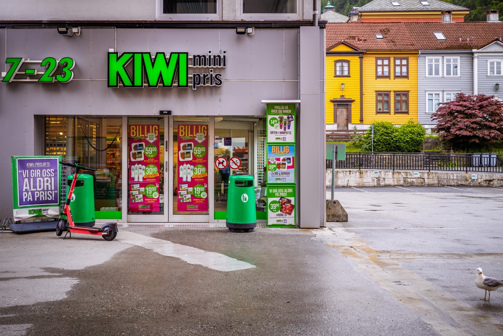 Nærmeste dagligvare er Kiwi Bøhmergaten og Rema1000 Viken. Galleribilde