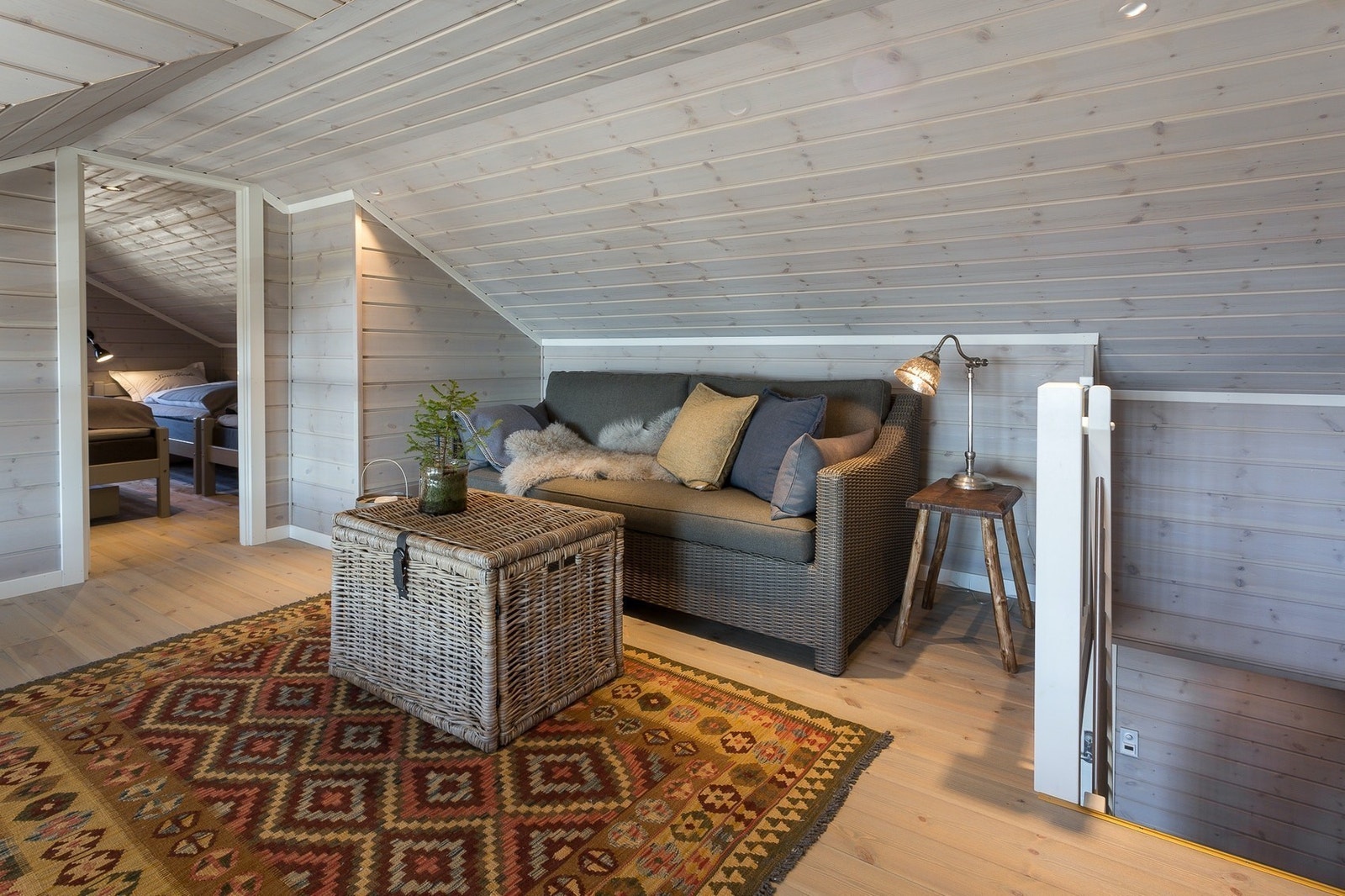 Hemsen har en kjekk stue og to rom som kan benyttes til for eksempel soverom. Galleribilde