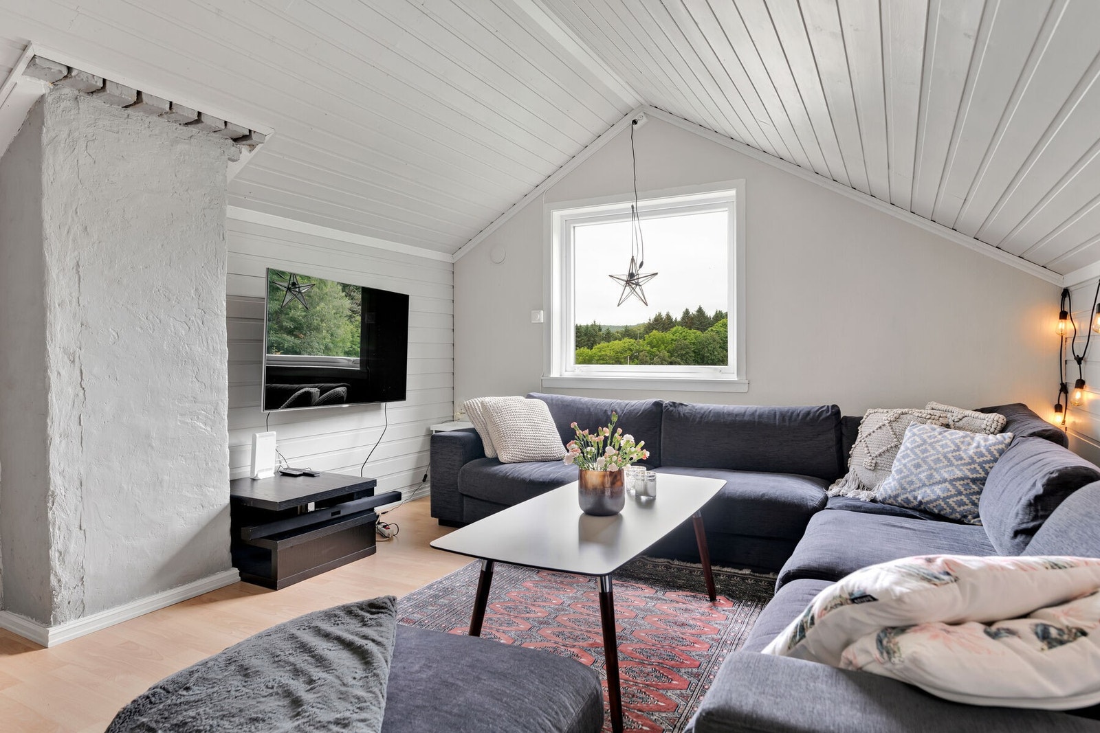 Koselig loftstue. Galleribilde