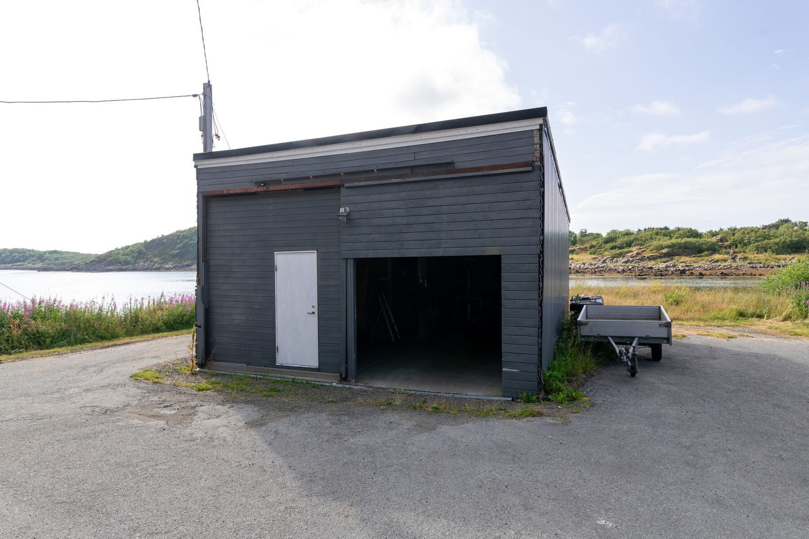 God plass til parkering i og utenfor garasjen. Galleribilde