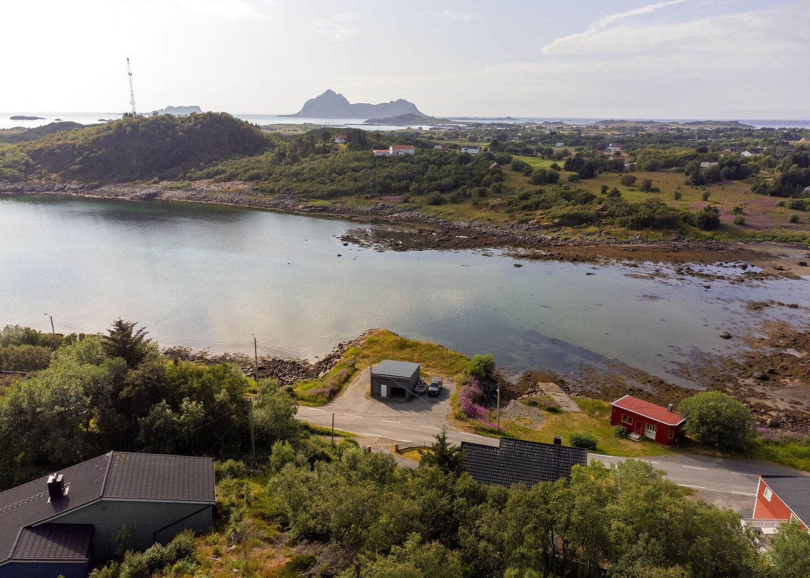 Her får du flotte turområder i fjære og fjell, rett utenfor egen dør. Galleribilde