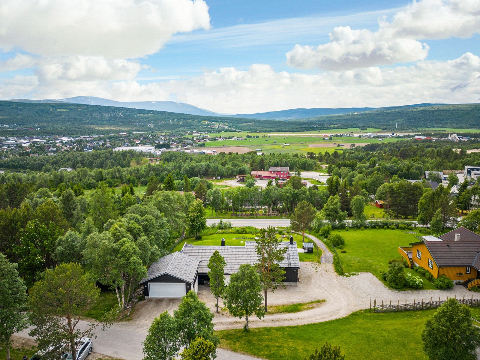 Røros skole og Røros videregående ligger også like ved. Galleribilde