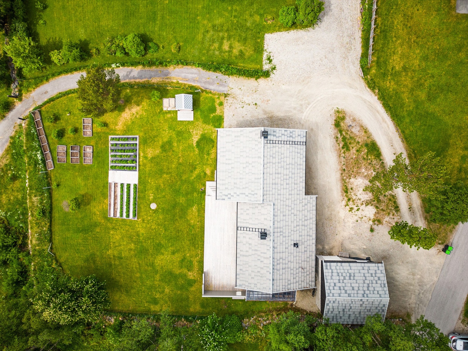 Eiendommen har en tomt på hele 1838,8m². Galleribilde